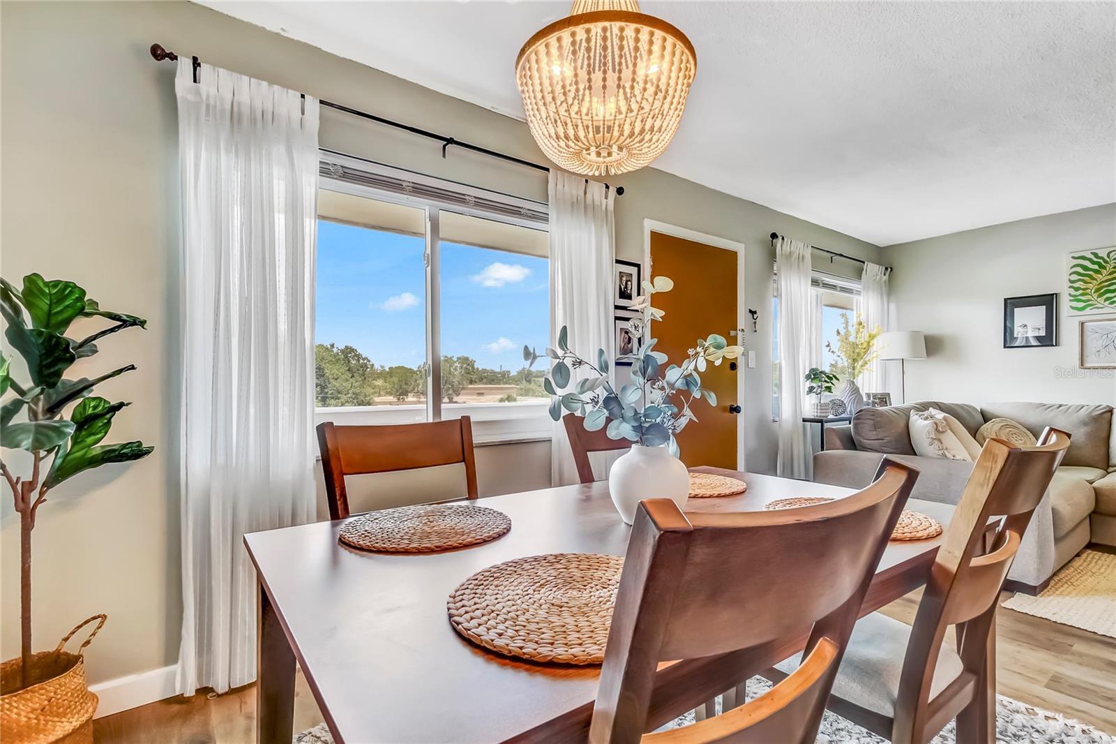 Dining room.