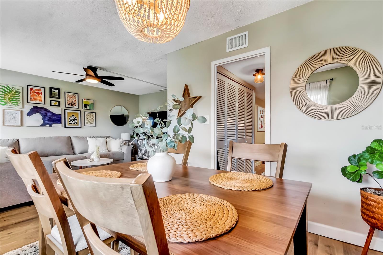 Dining room.