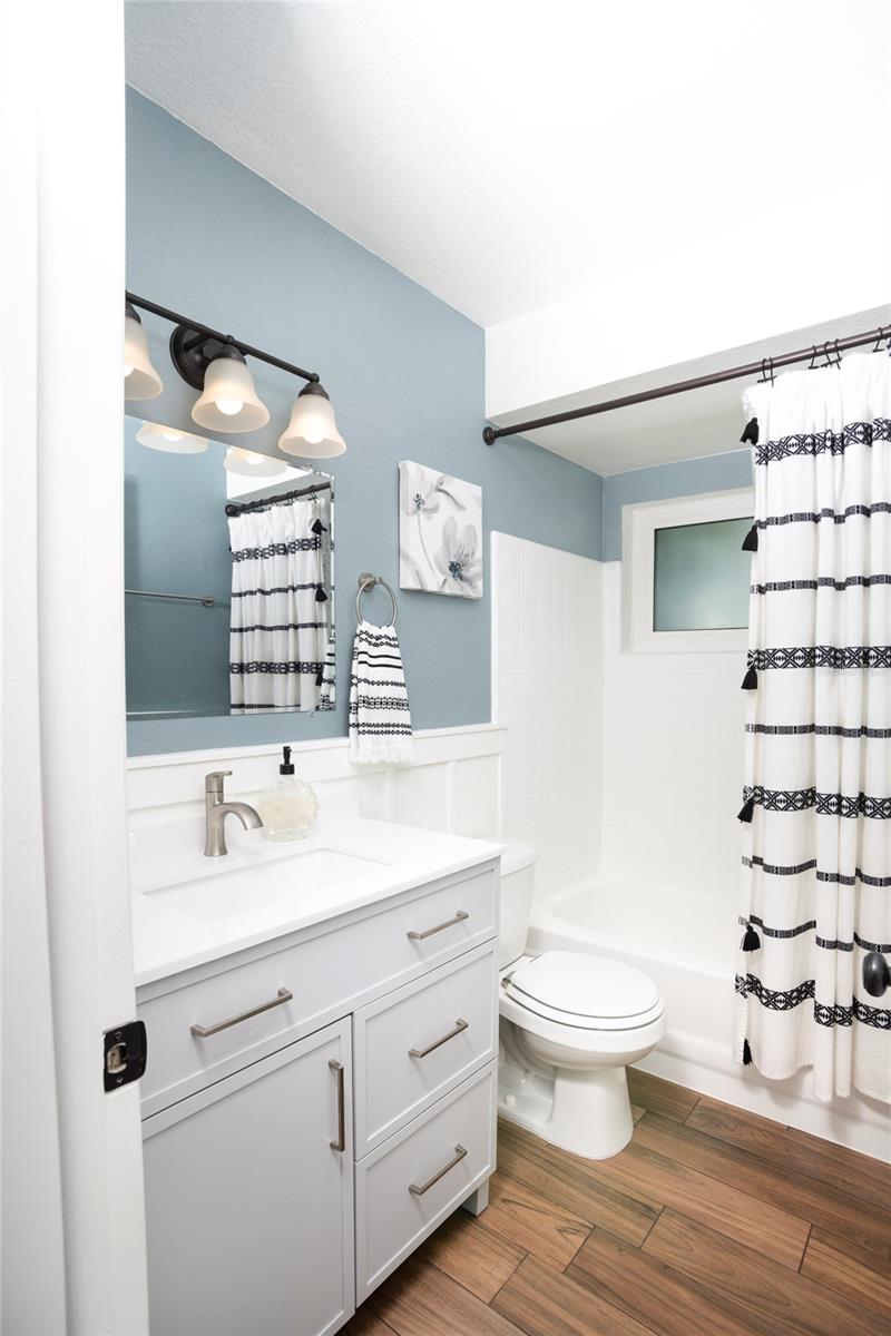 Another perspective of the bathroom.
