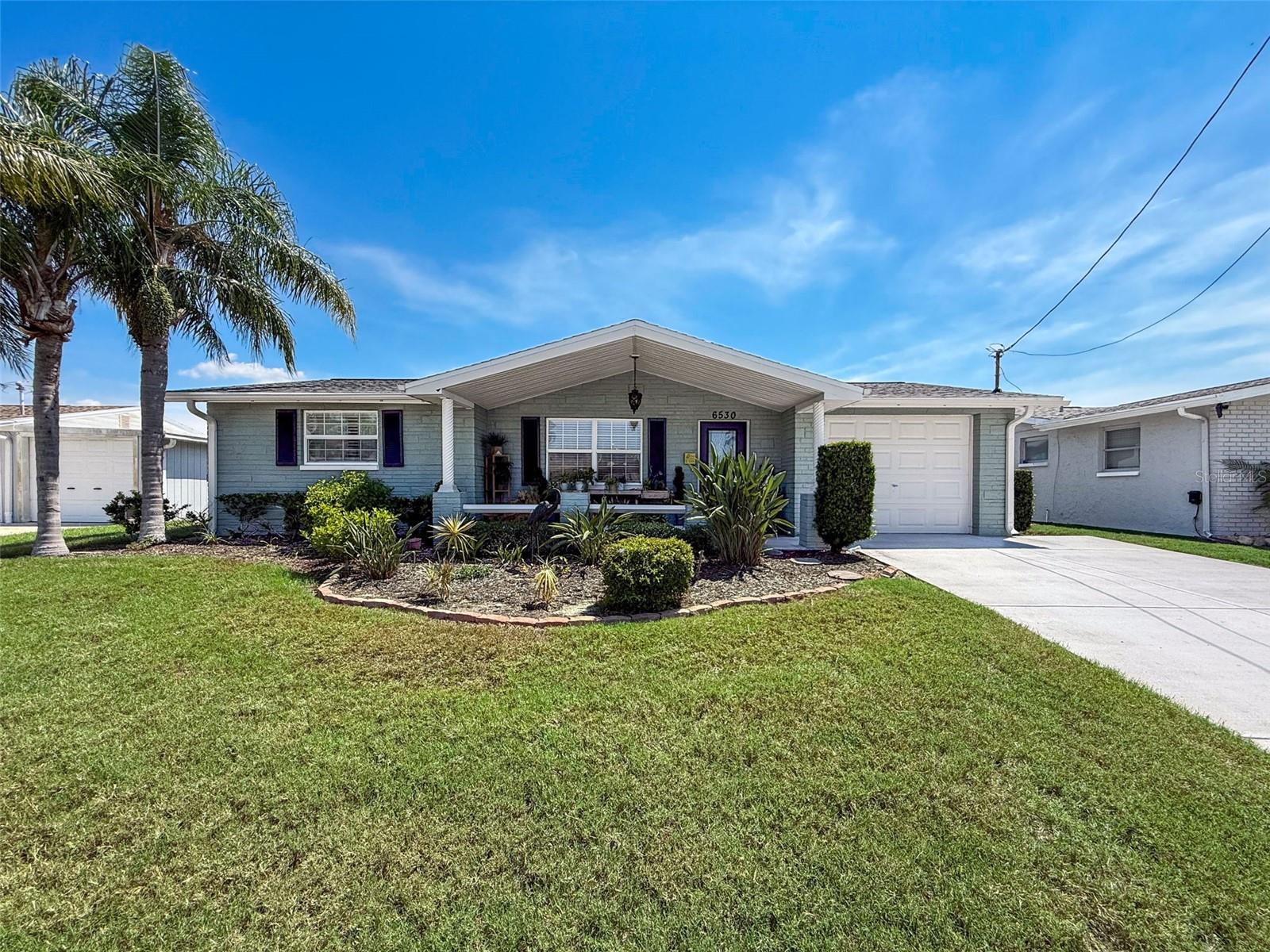 WELCOME TO 6530 LEESIDE ISLE.