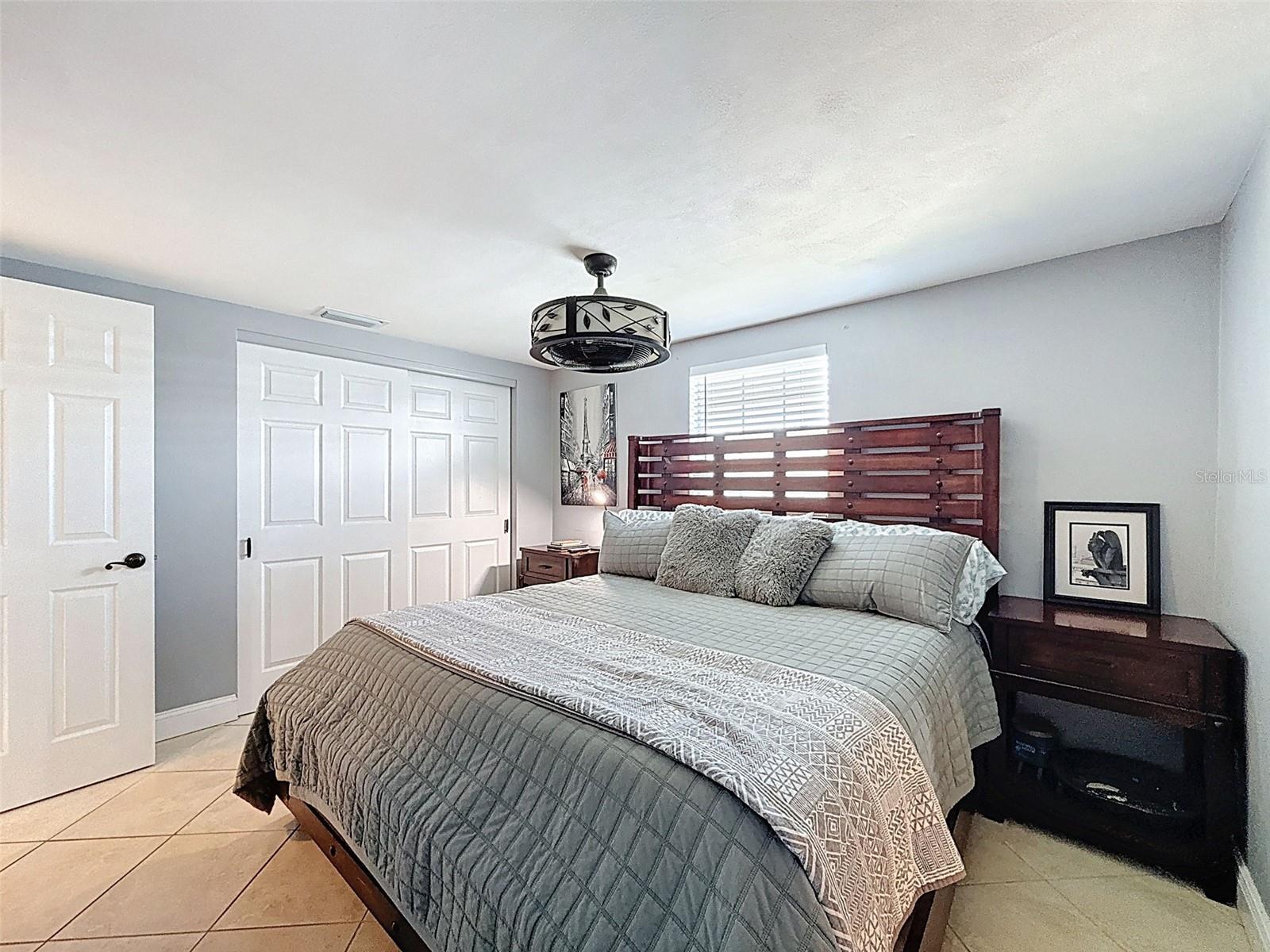 ROOM FOR A KING BED