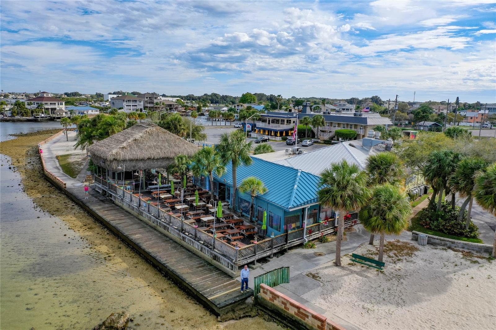 SAMS BEACH BAR A LOCAL FAVORITE BY BOAT OR BY WATER