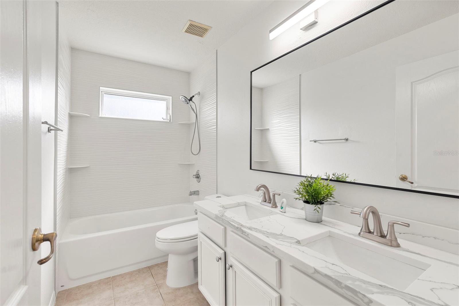2nd Bathroom (Bed 2 & 3)
