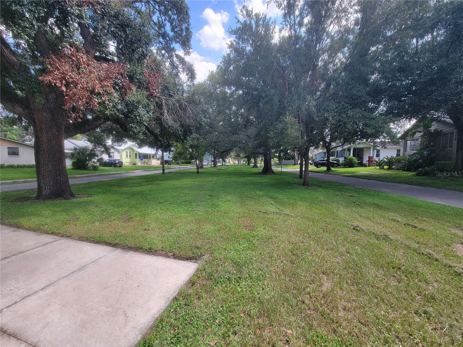 Glenwood median area in front