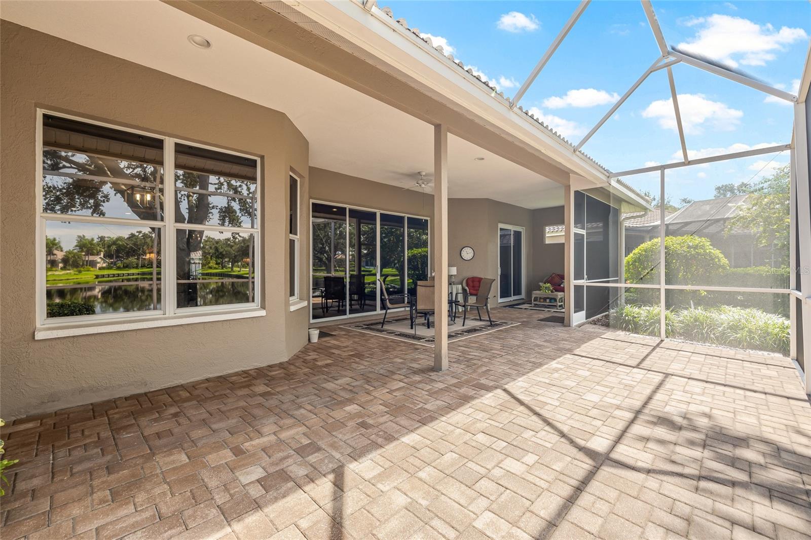 Supreme space for an outdoor living set.