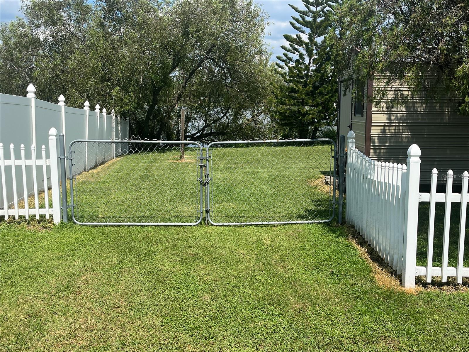 Double Gate to back yard & Lake