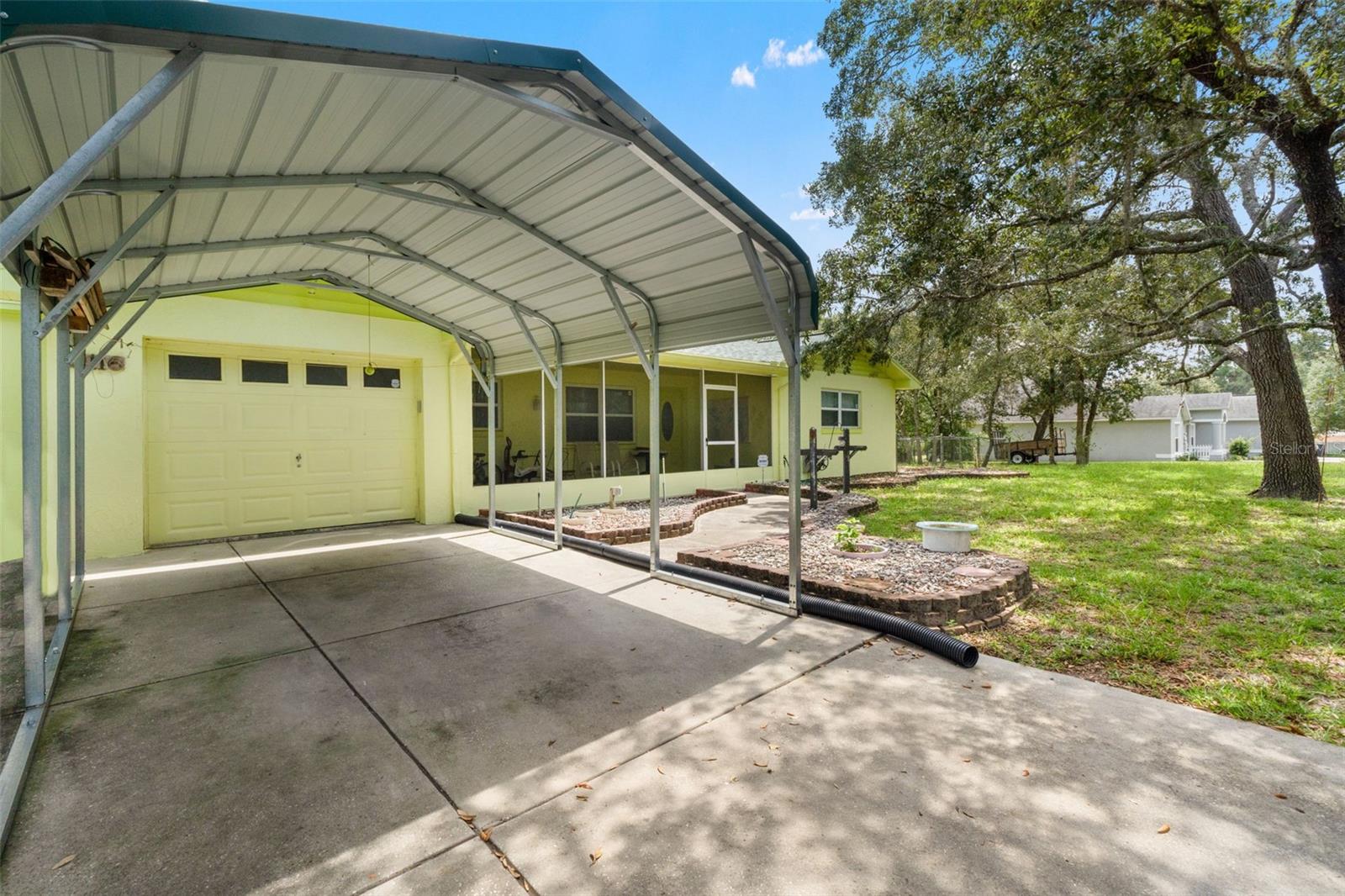 1-car garage + carport