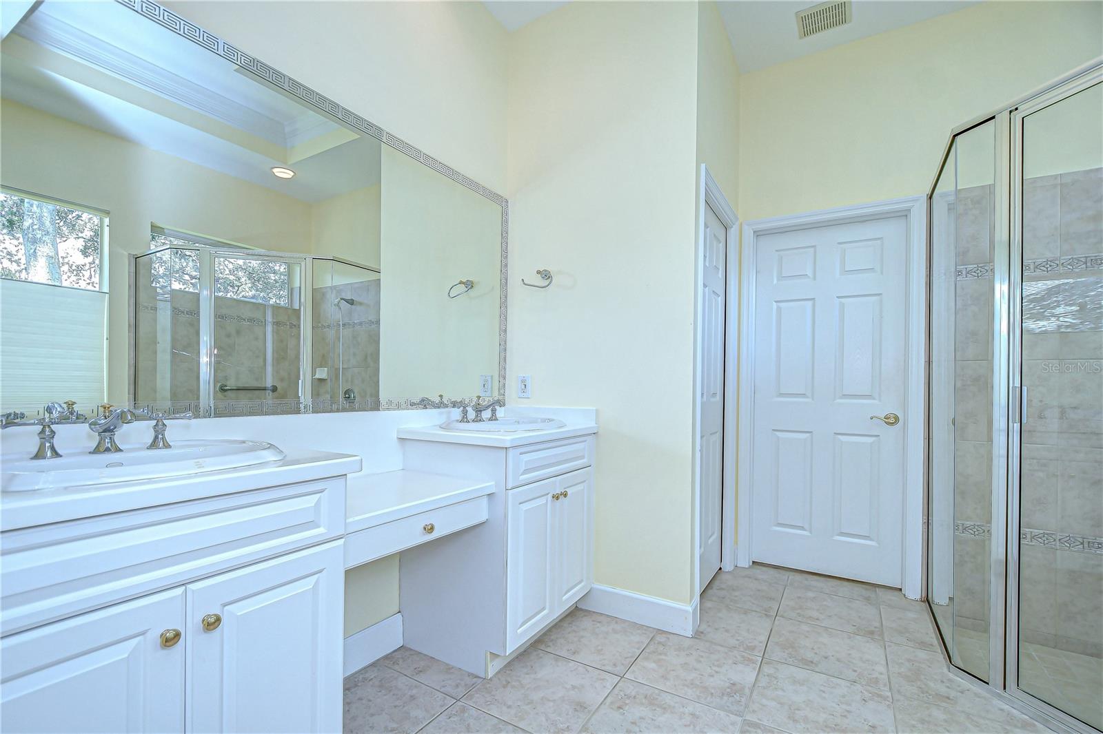 En Suite Main Bathroom