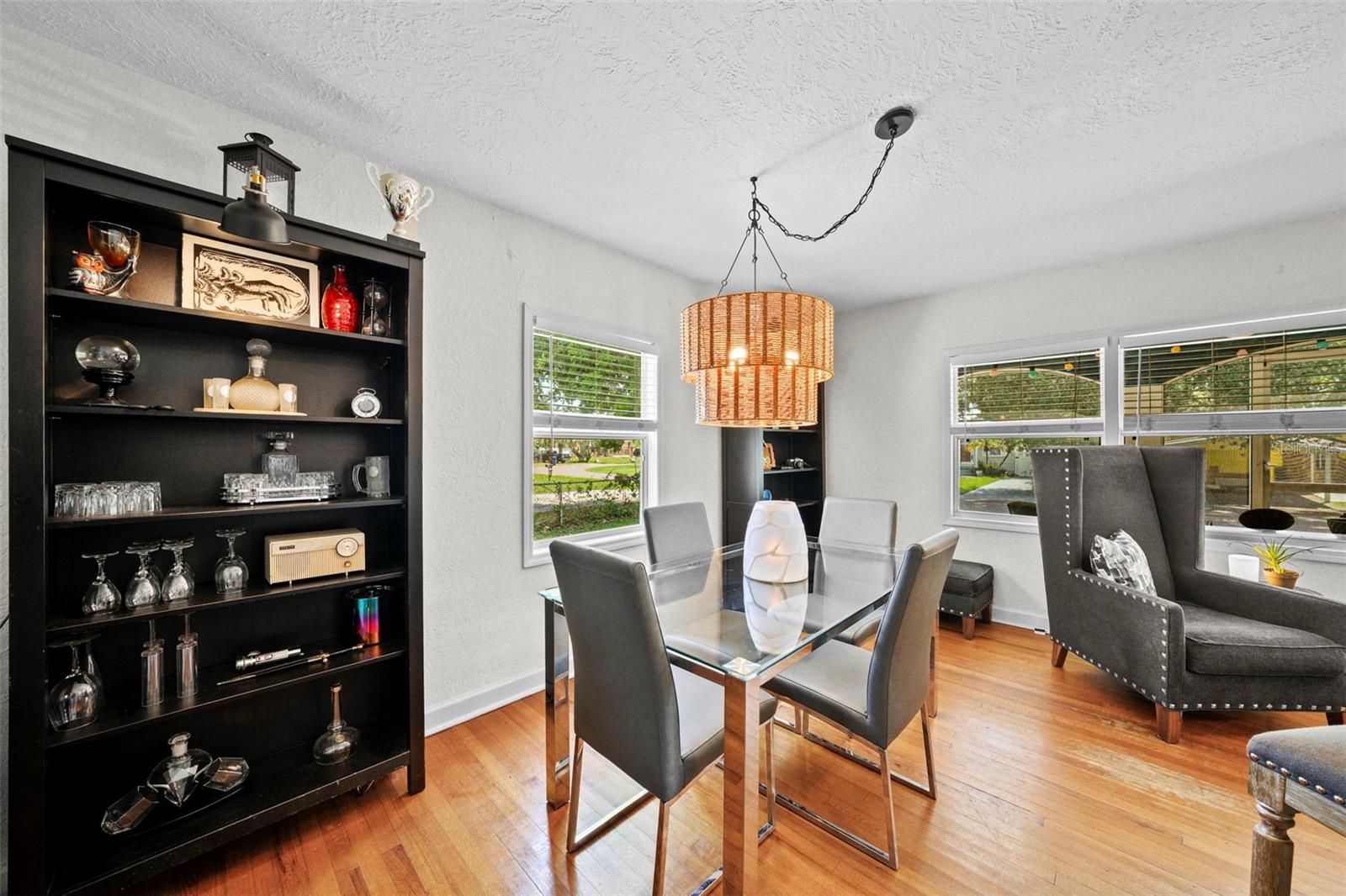 Lots of natural light from all rooms
