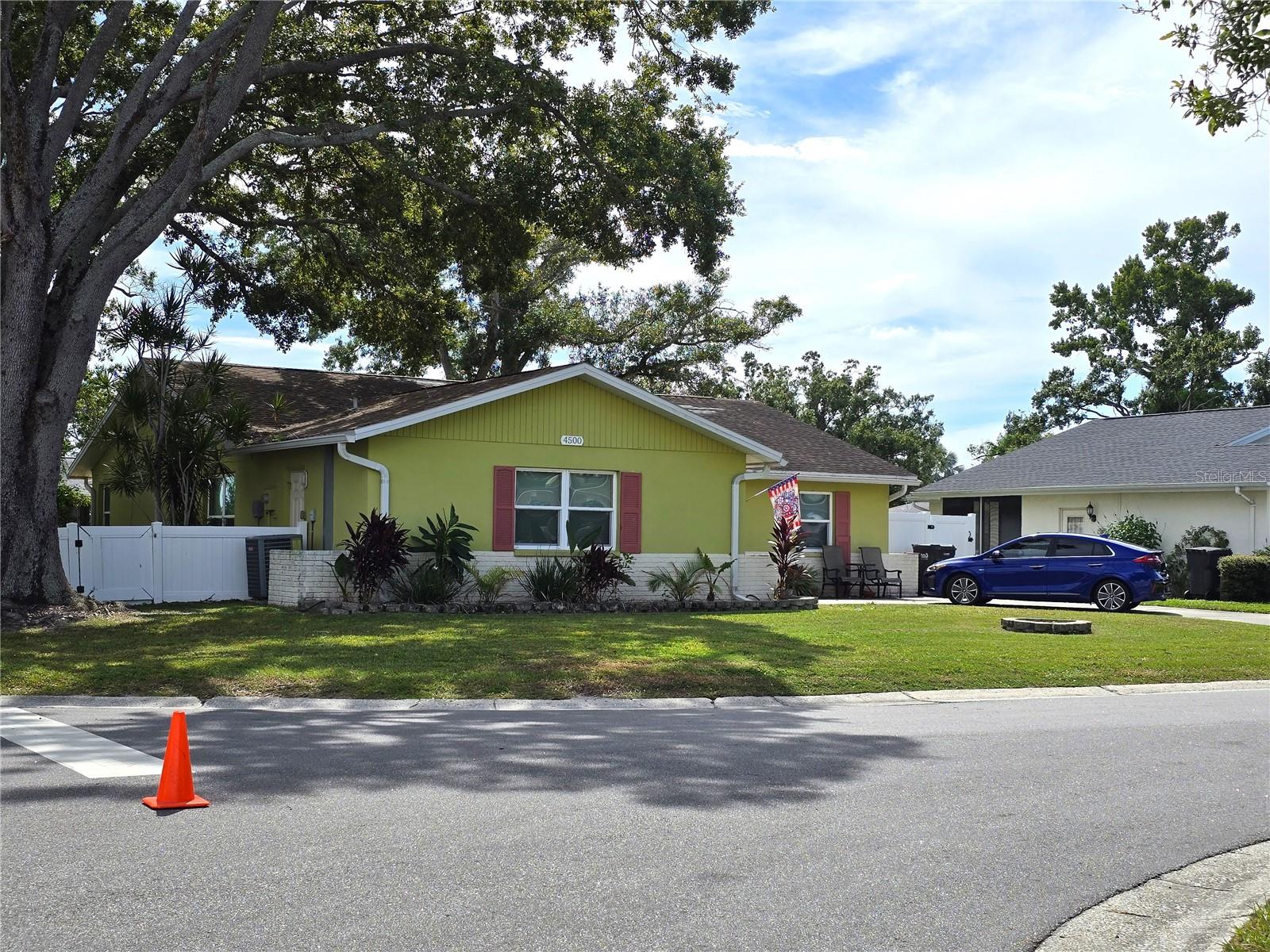 Front with driveway