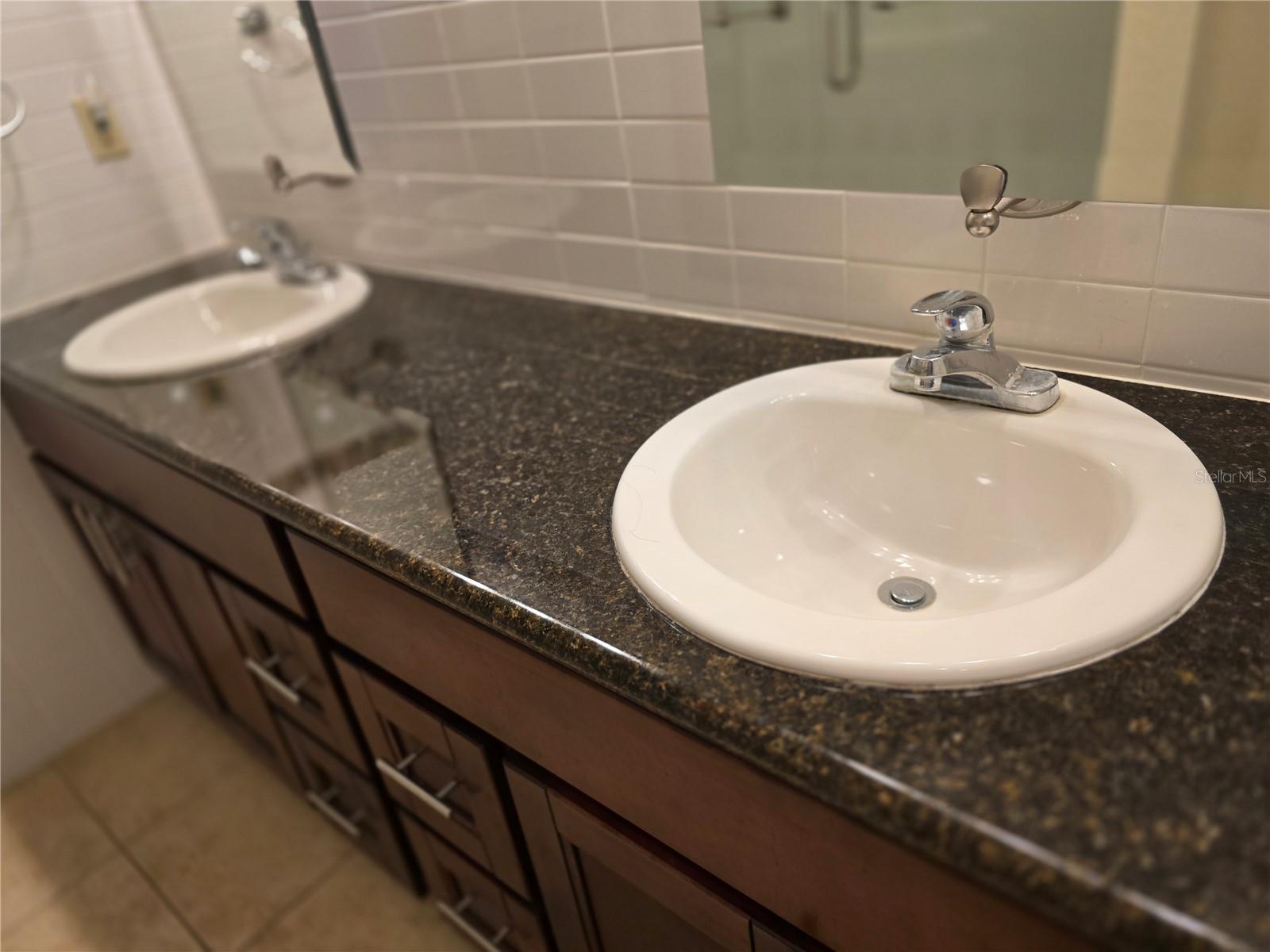 Dual sinks in primary bath