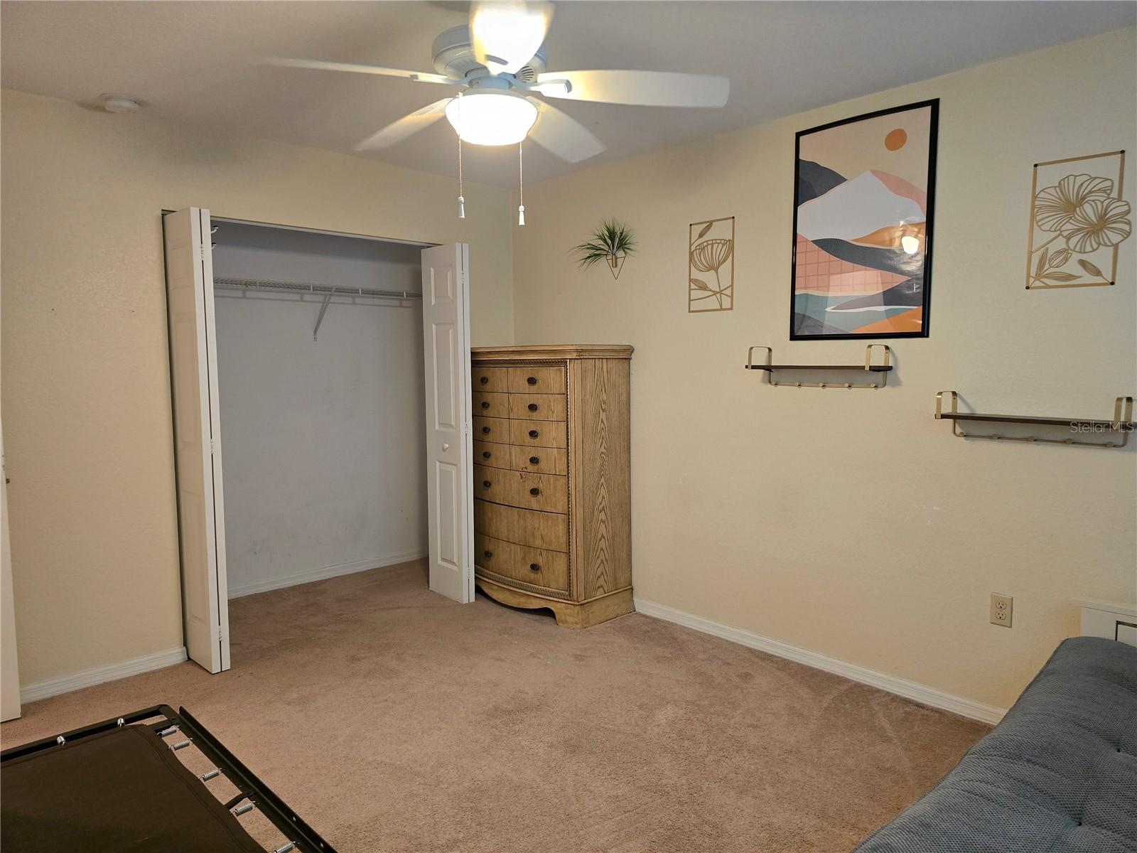 2nd bedroom showing closet
