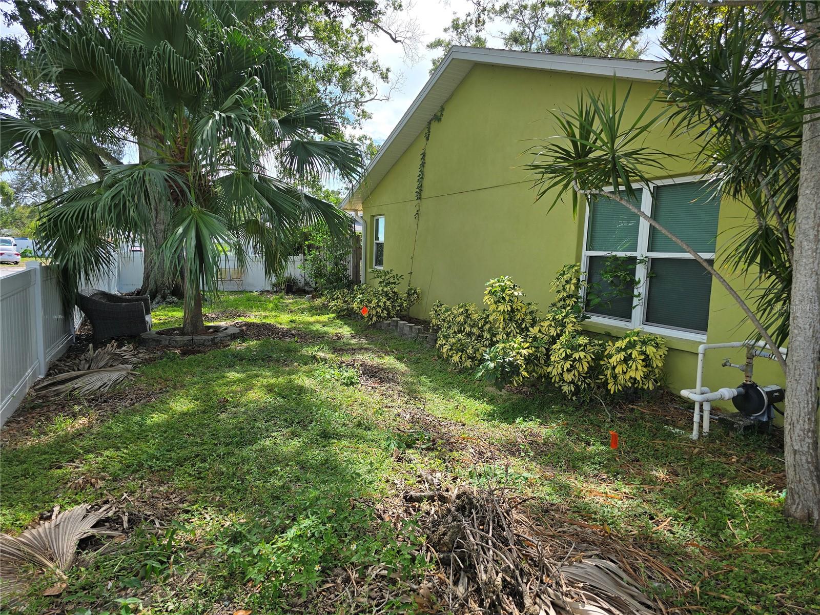 East side yard is another nice space to have