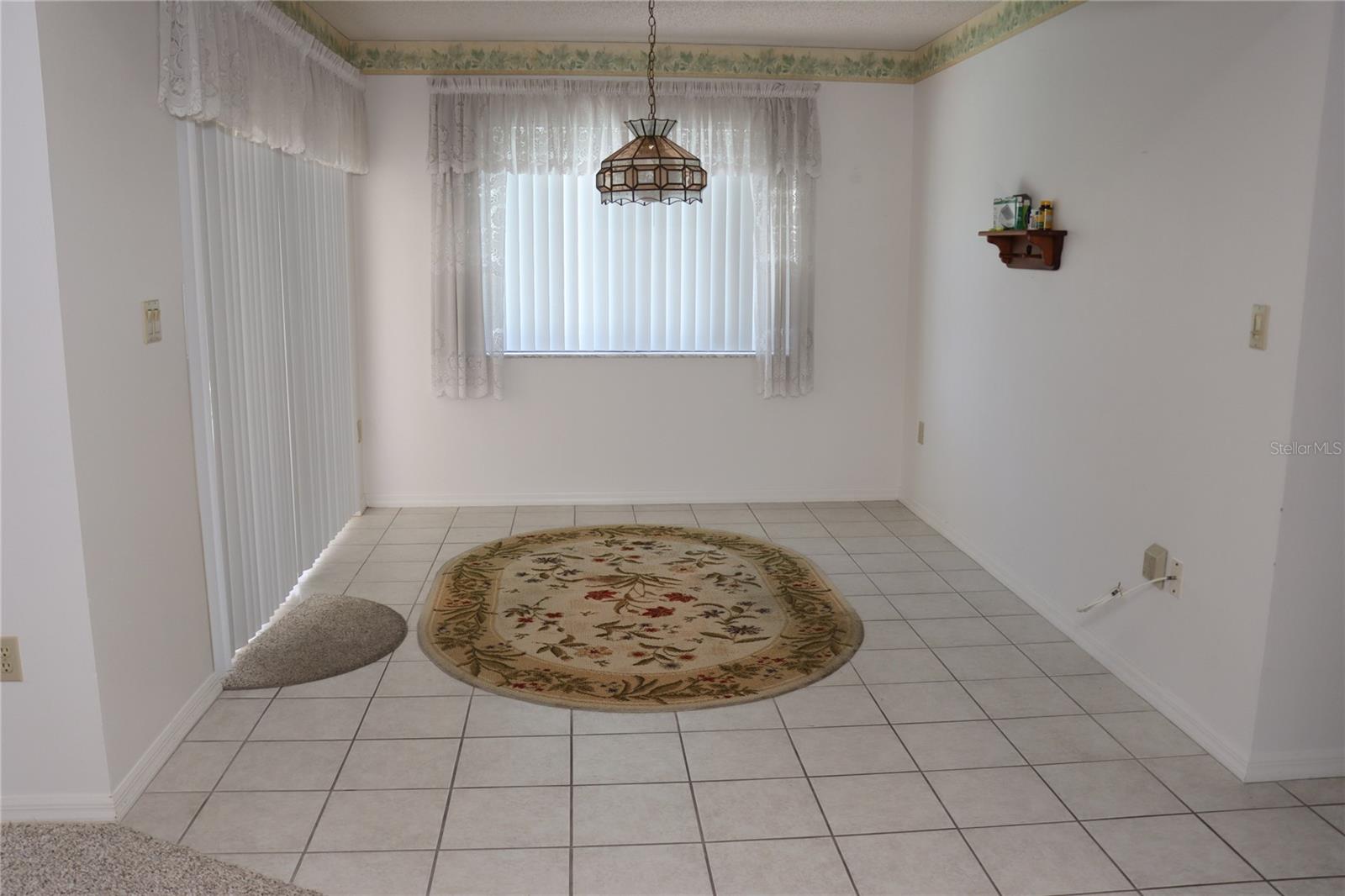 breakfast nook/bonus