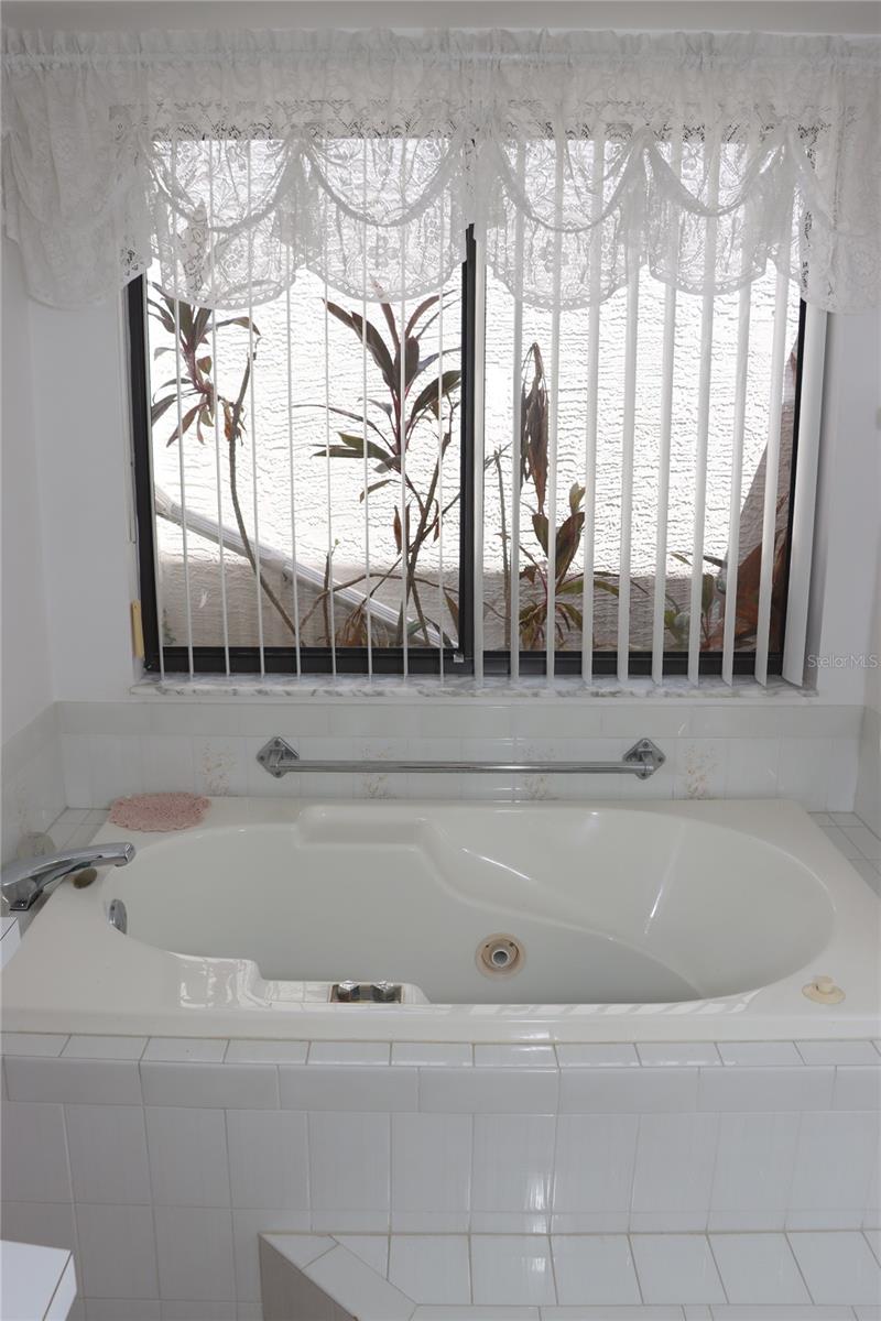 primary bath jetted tub