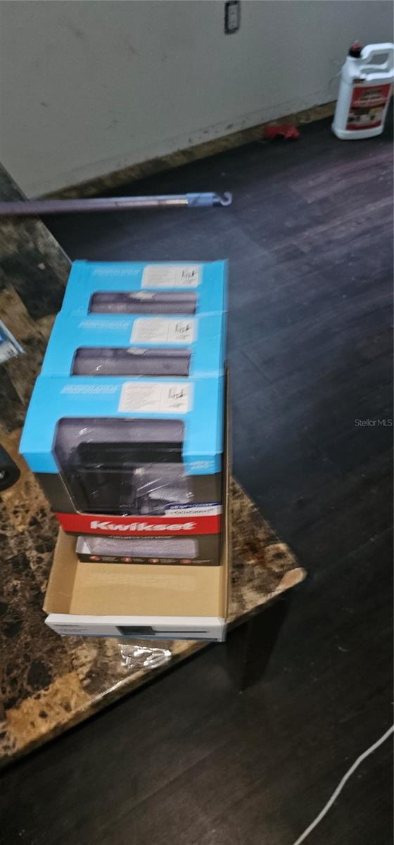 TB8422809