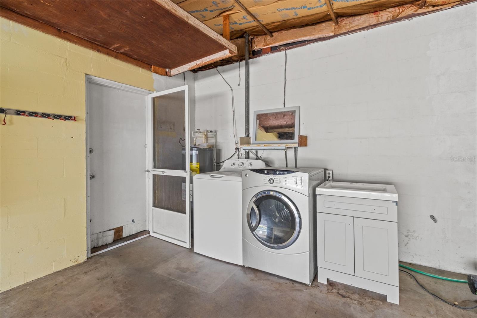 washer and dryer convey