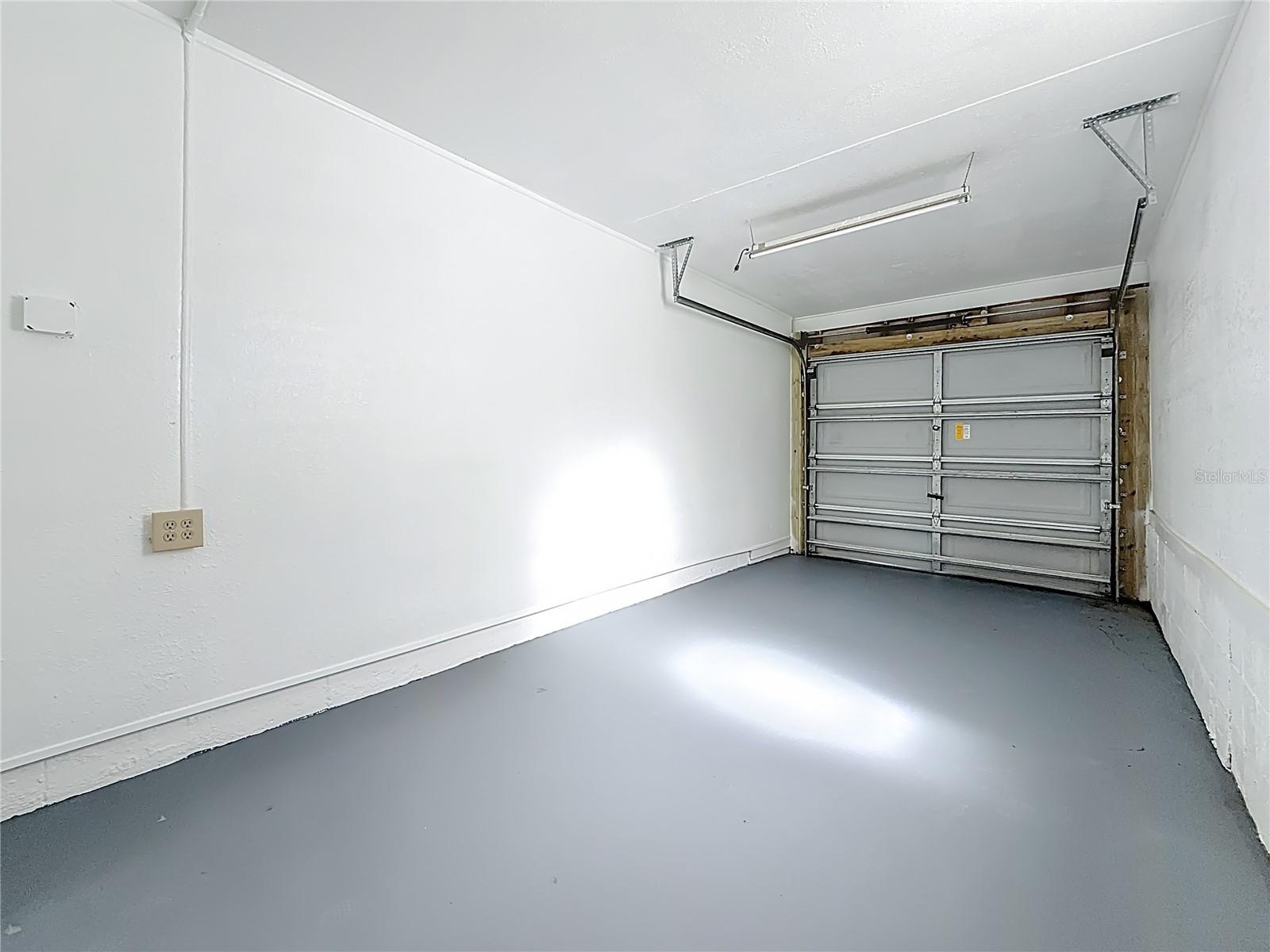 1 Car Garage