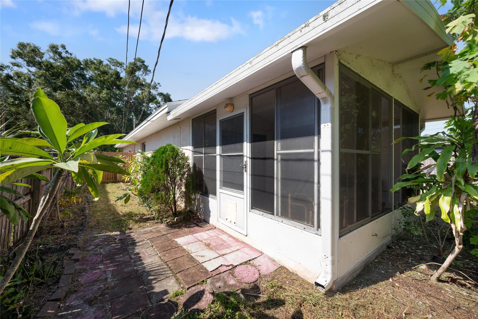 Enjoy the weather in the screened lanai or out in the back yard