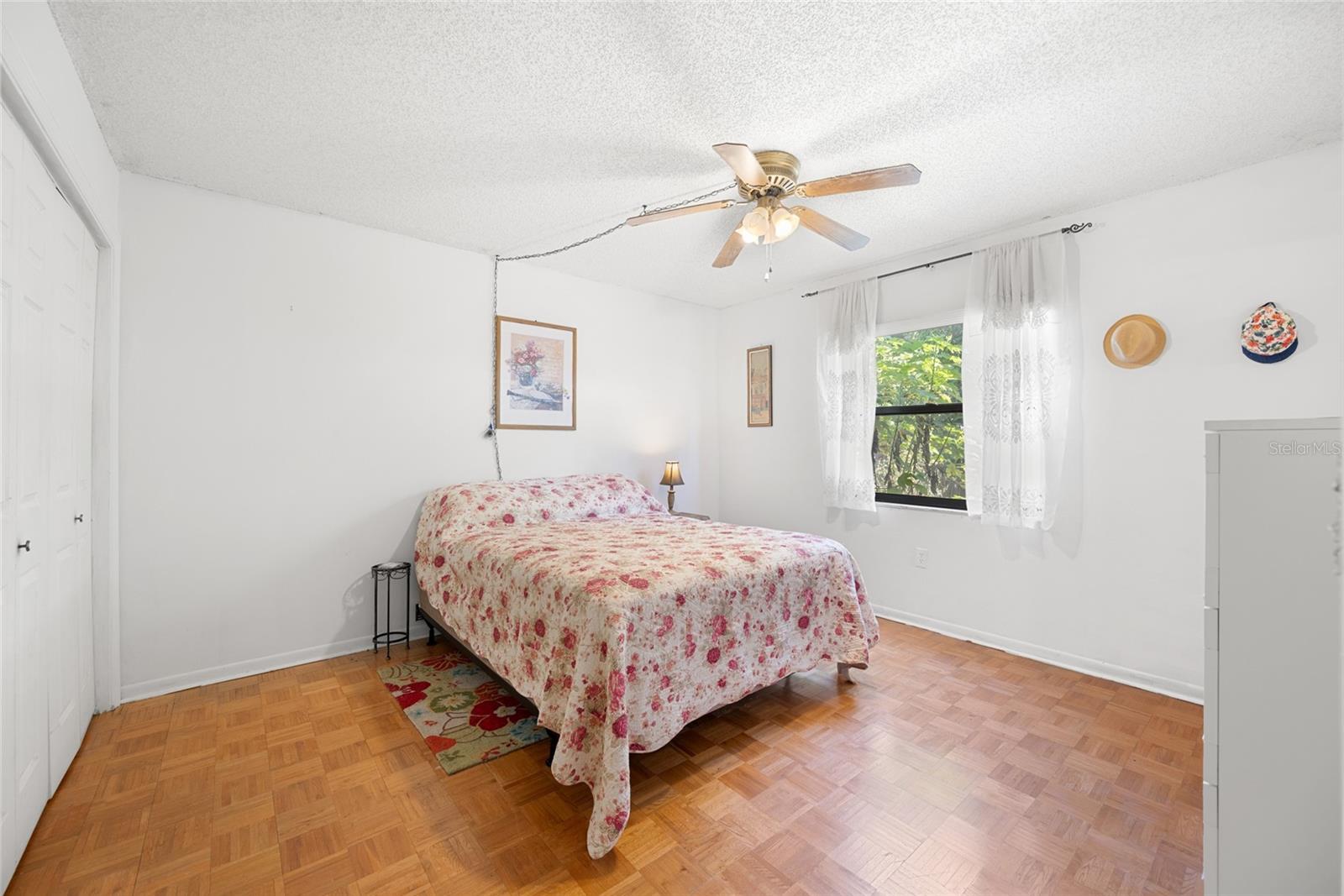 Large primary bedroom with the character of the parquet floors