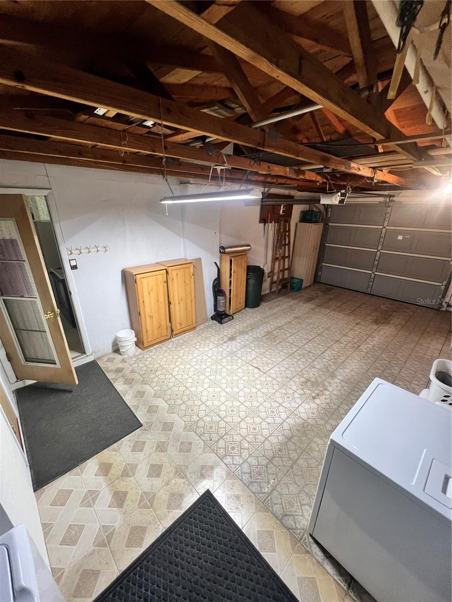 Garage/laundry (washer and dryer not included)