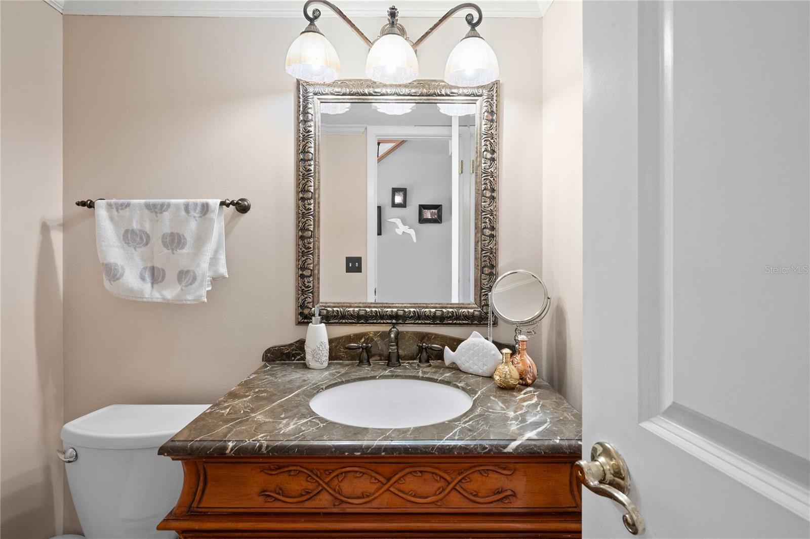 1/2 bath downstairs