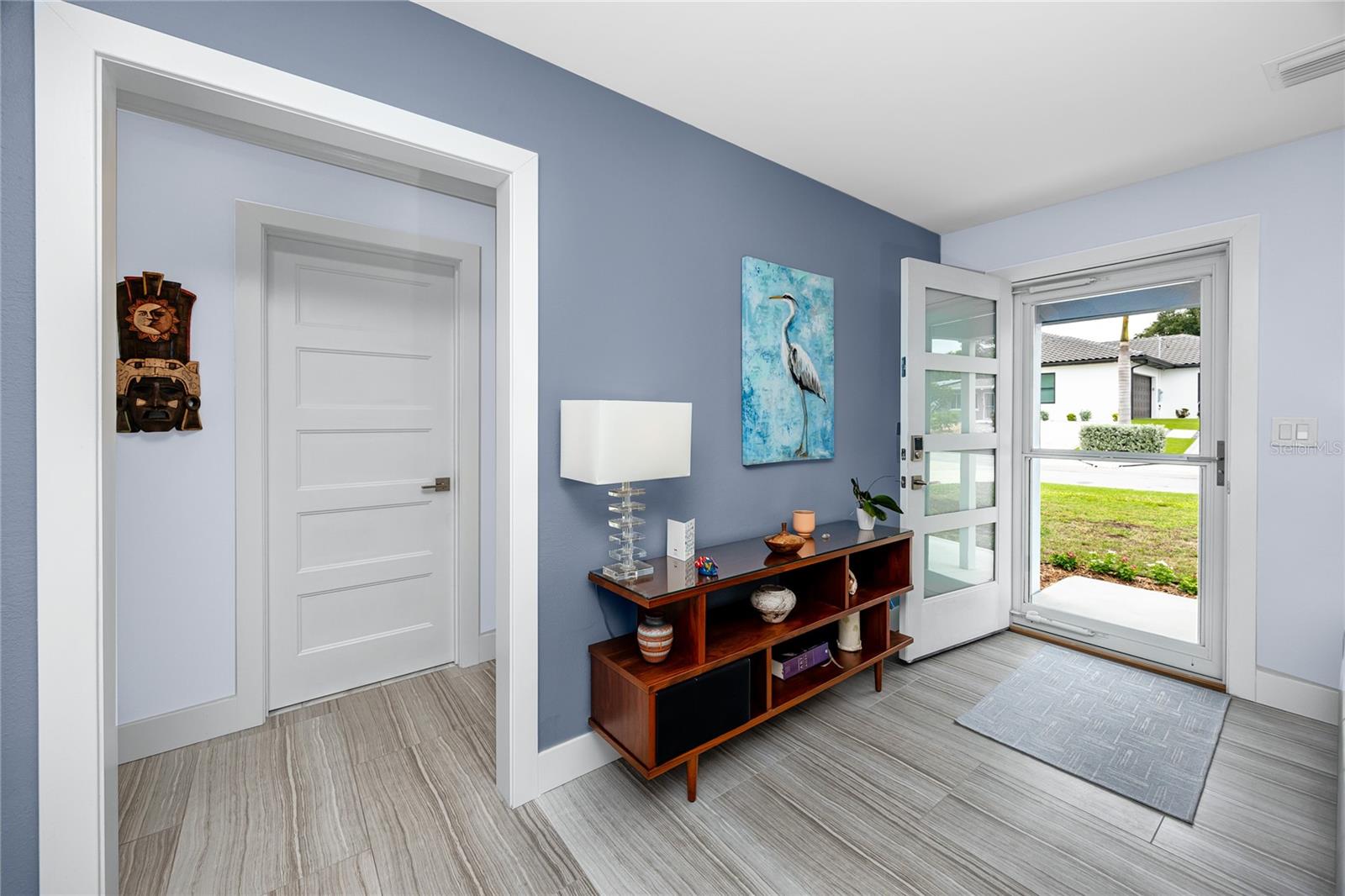 Split Floor Plan upon entry