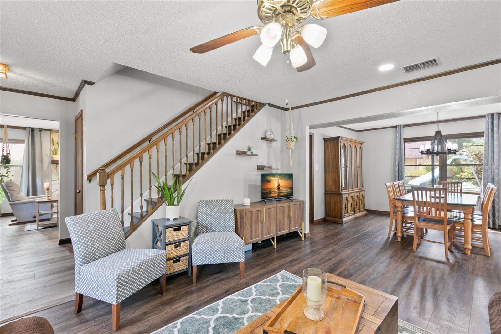living room/dining room