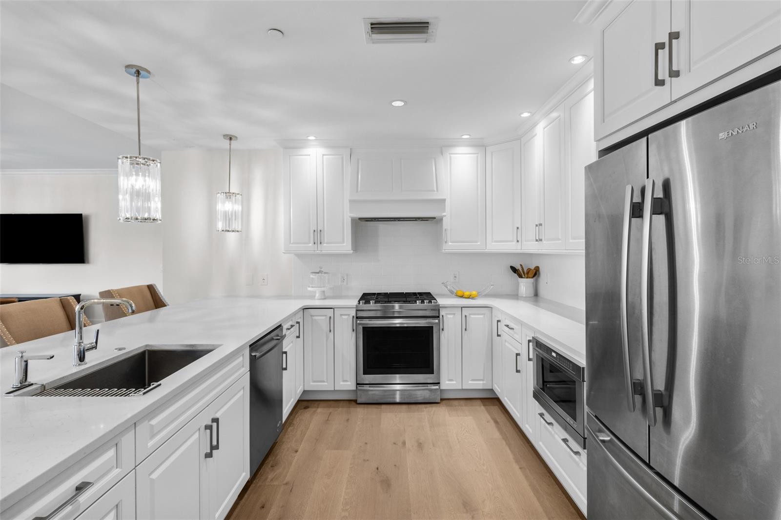 Deluxe Chef's Kitchen