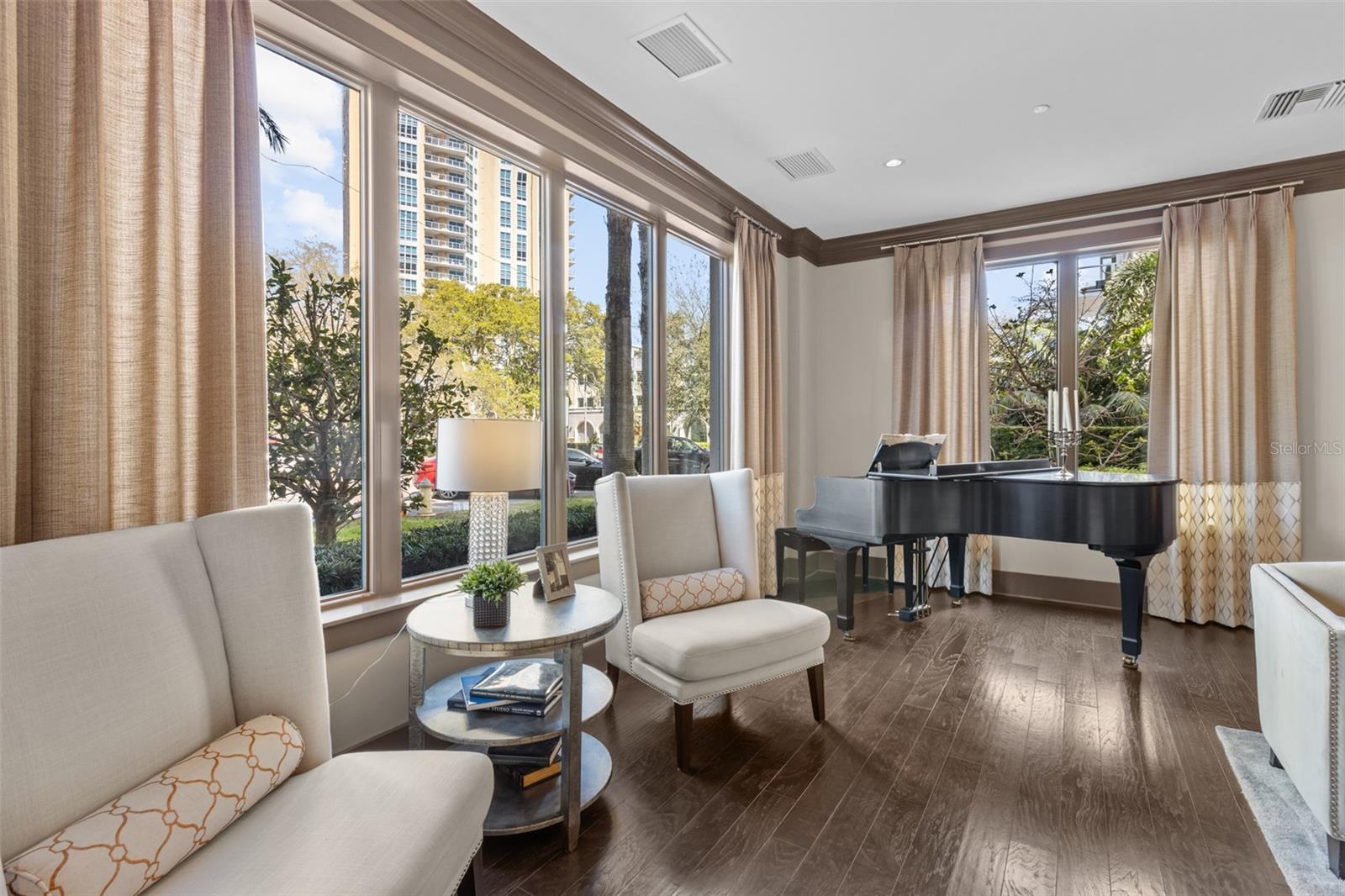 Lobby / Club Rooms