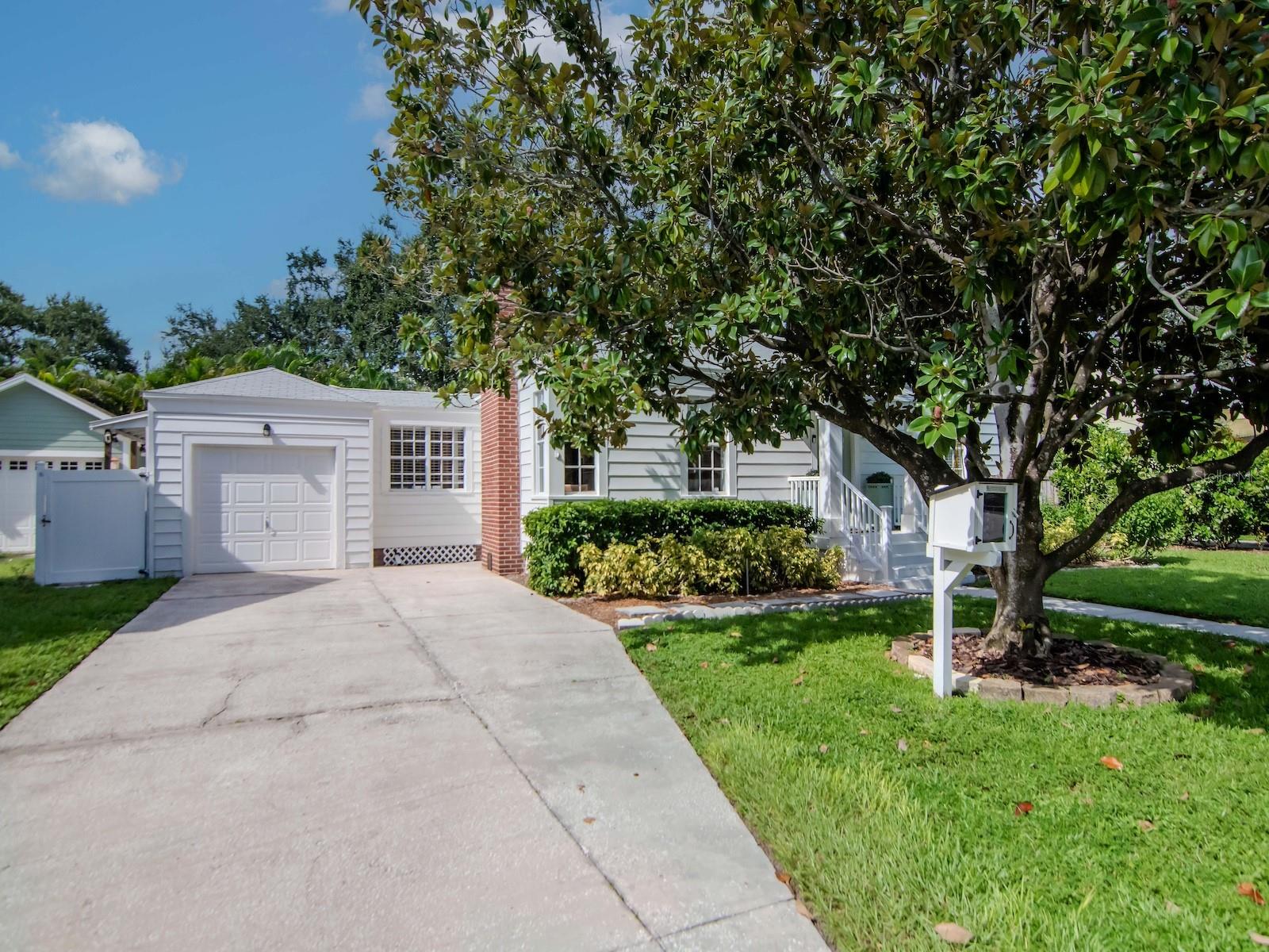 Spacious Driveway with 1 Car Garage