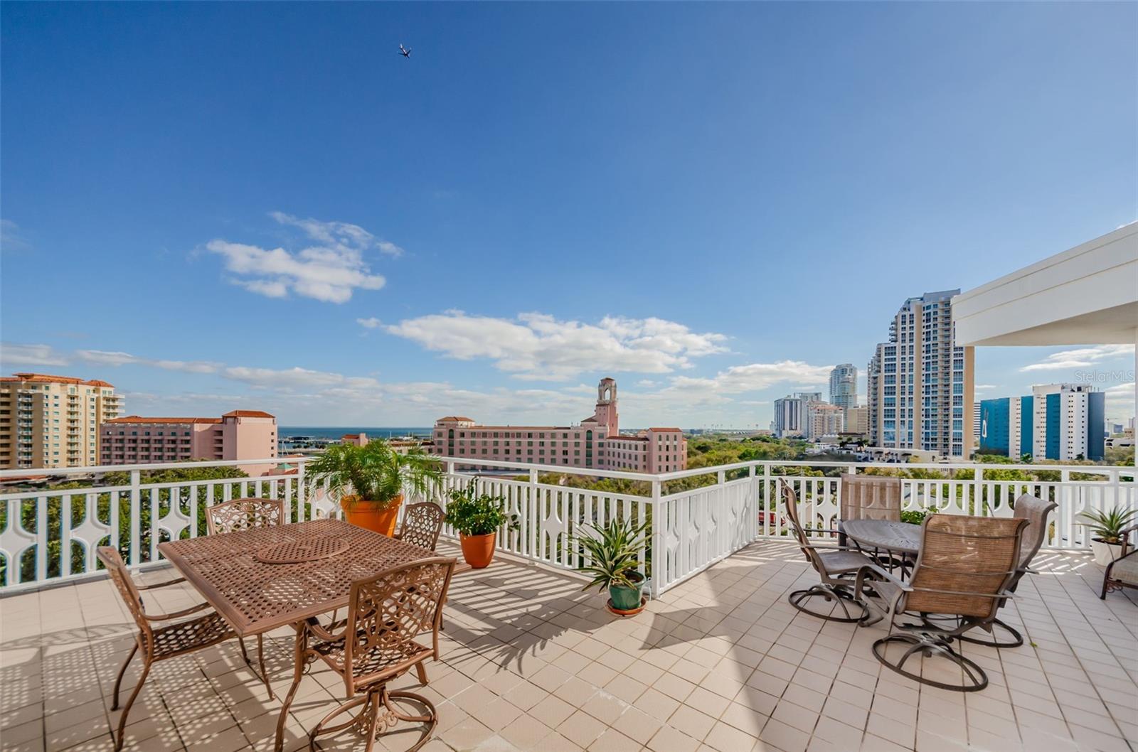 Views of Tampa Bay and Downtown from the Sundeck!