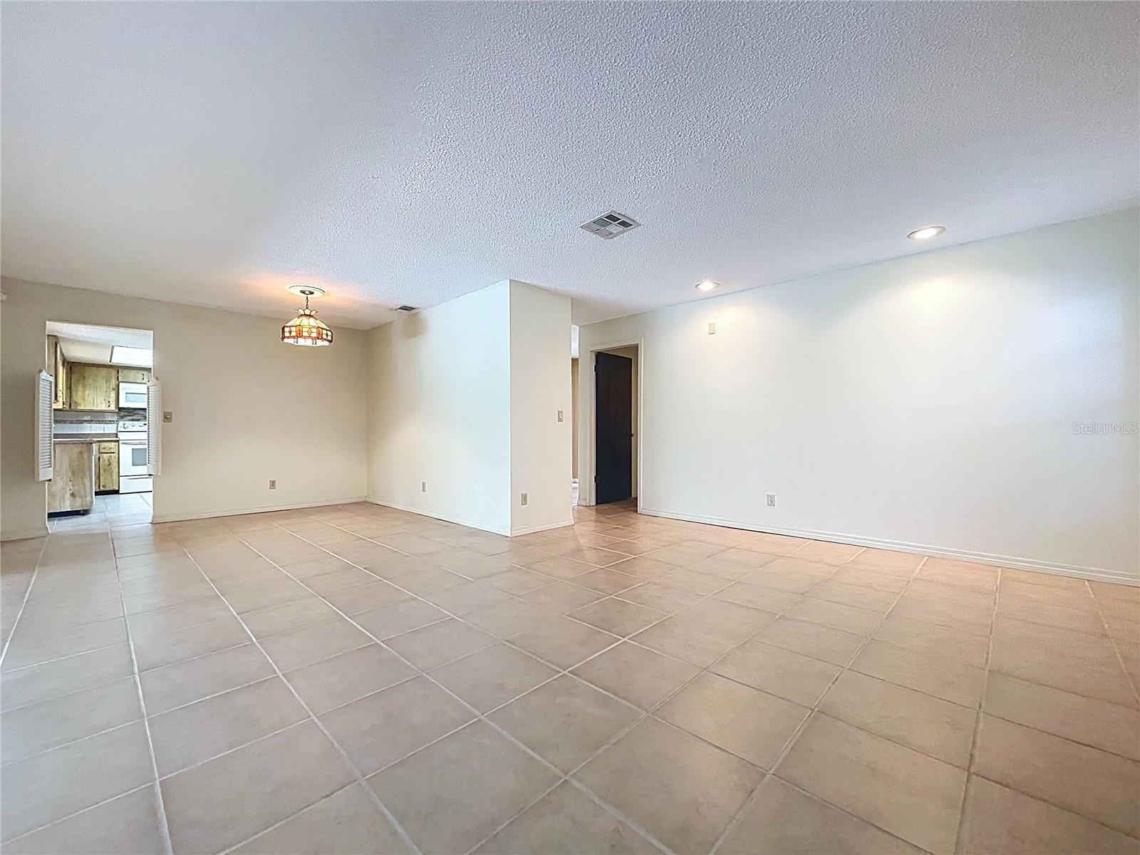 Living/Dining Rm