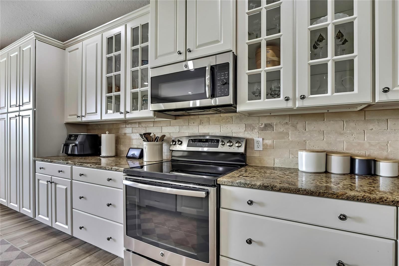 very clen and organized kitchen