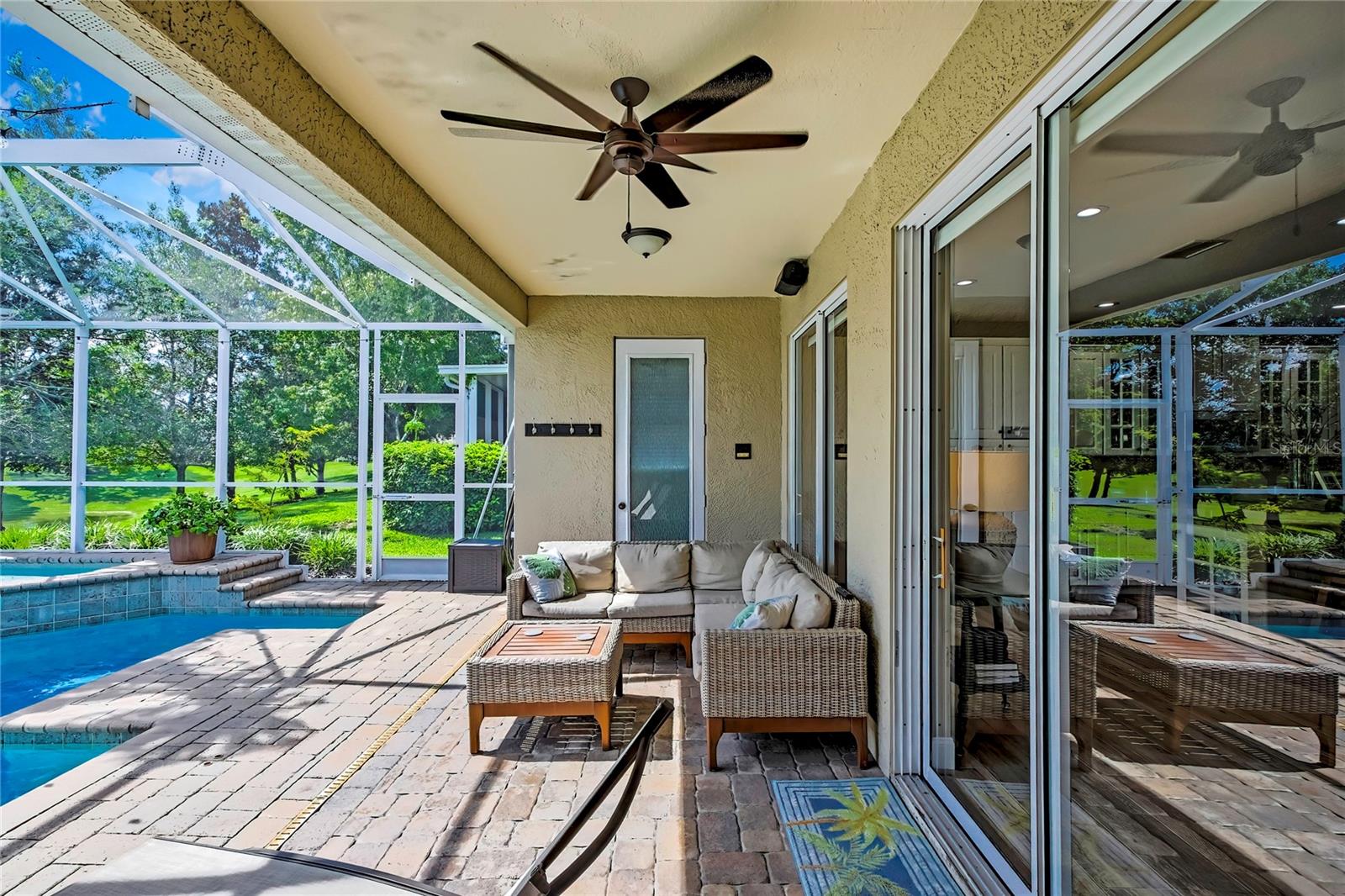 full view of covered lanai