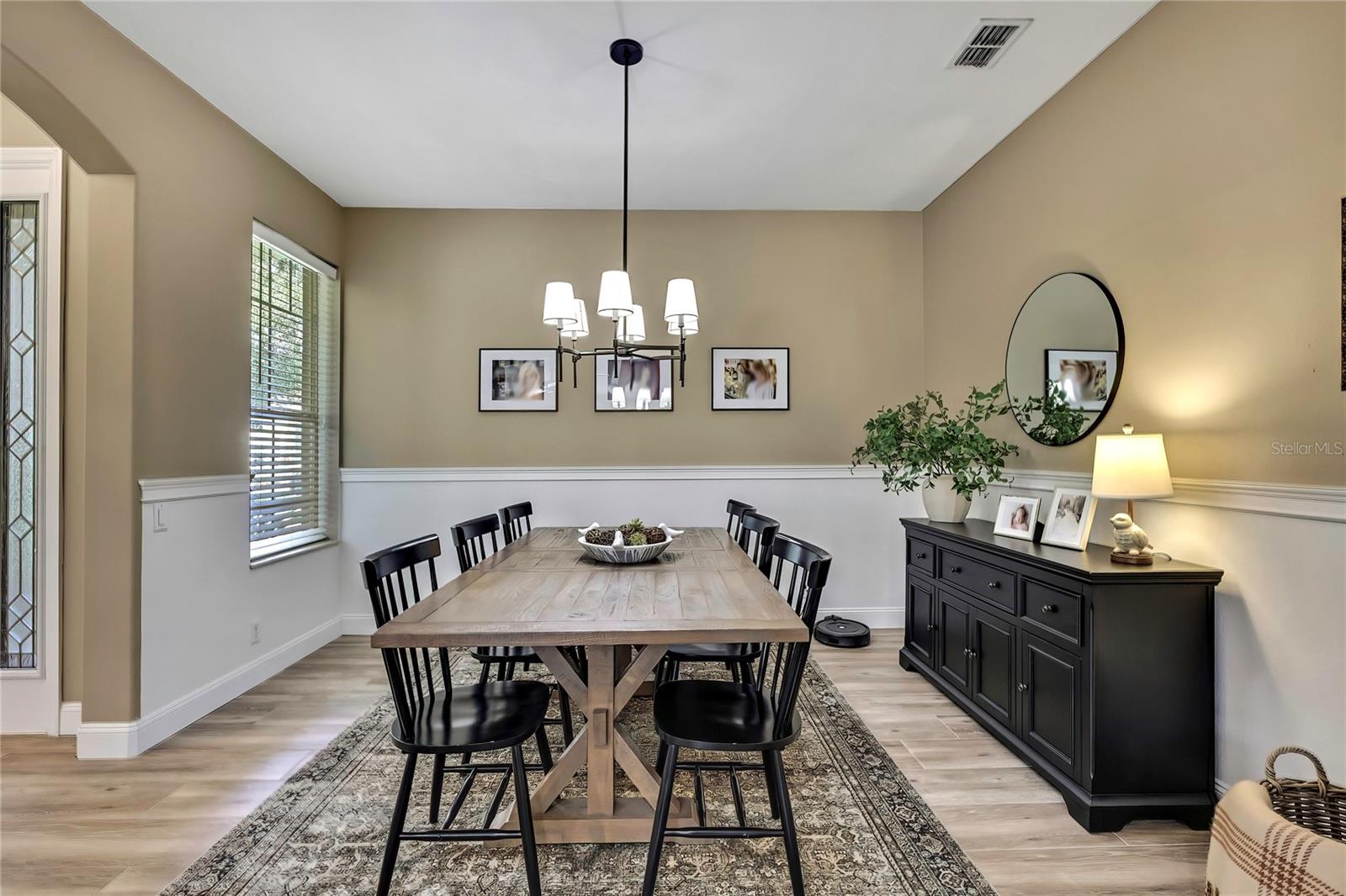 dinning room from front entry way
