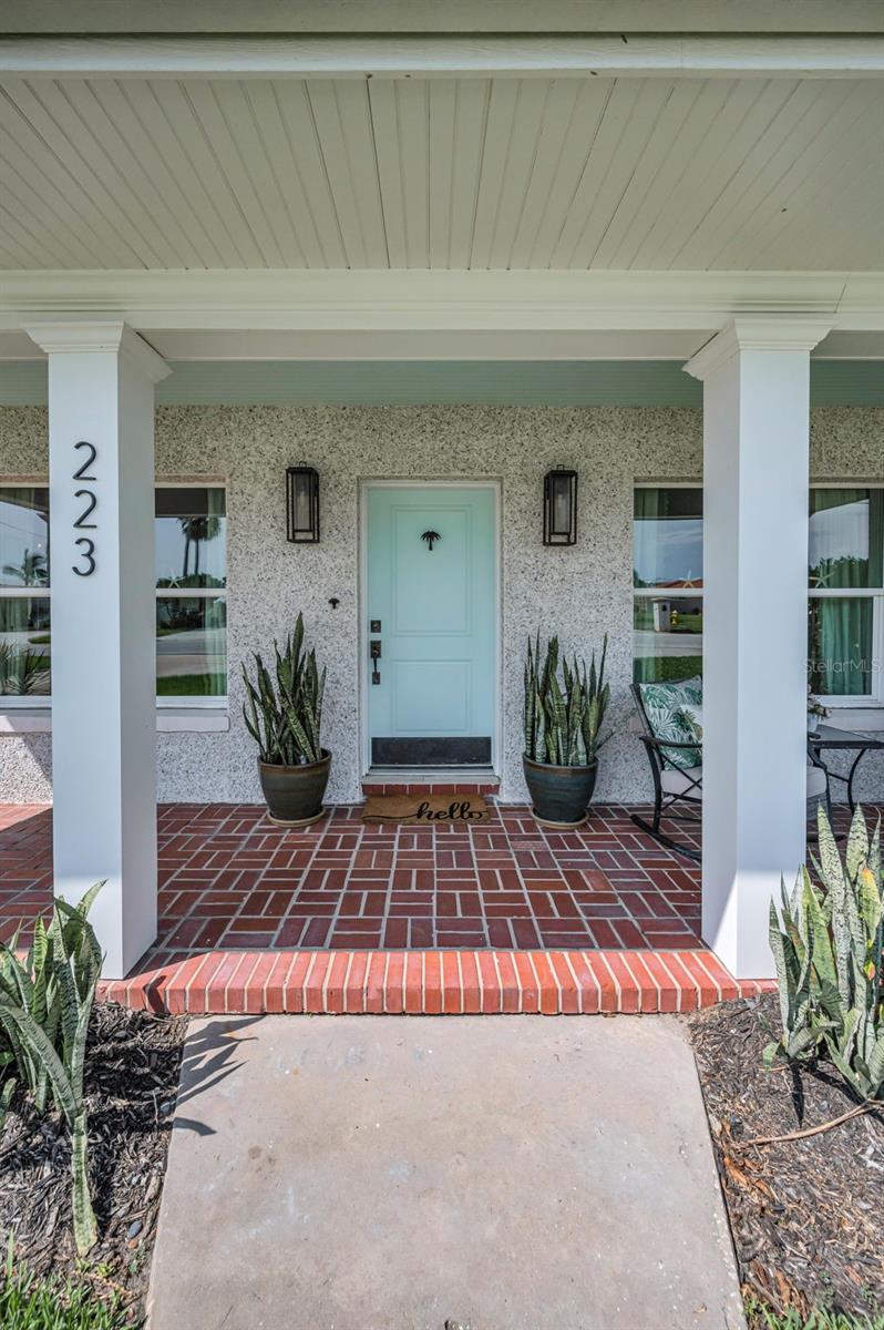 A welcoming front porch and beautiful tabby shell stucco for the ultimate coastal living.