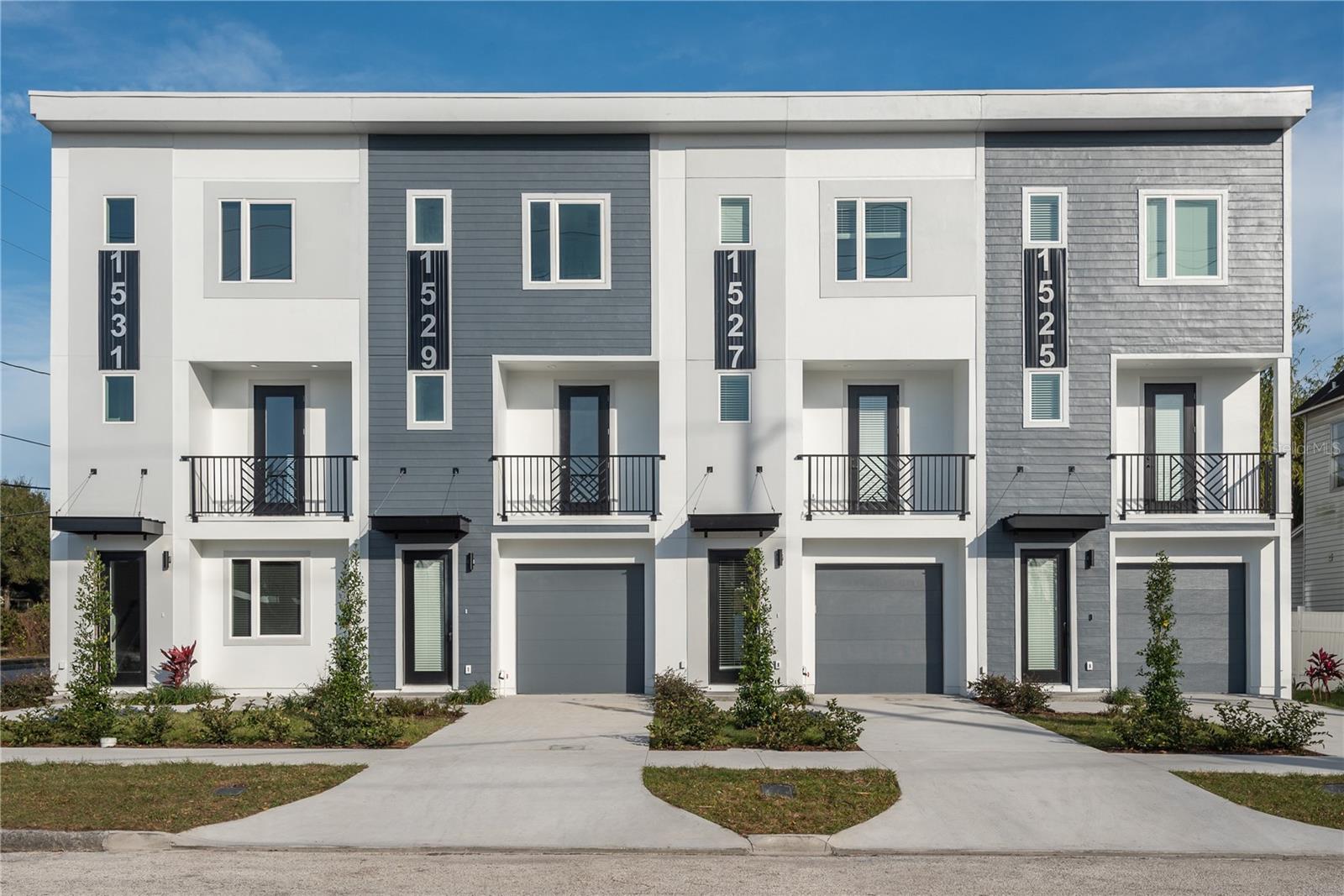 4 units in Building