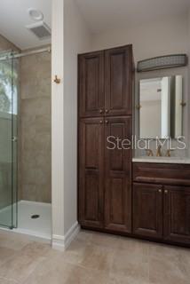 1rst floor bath