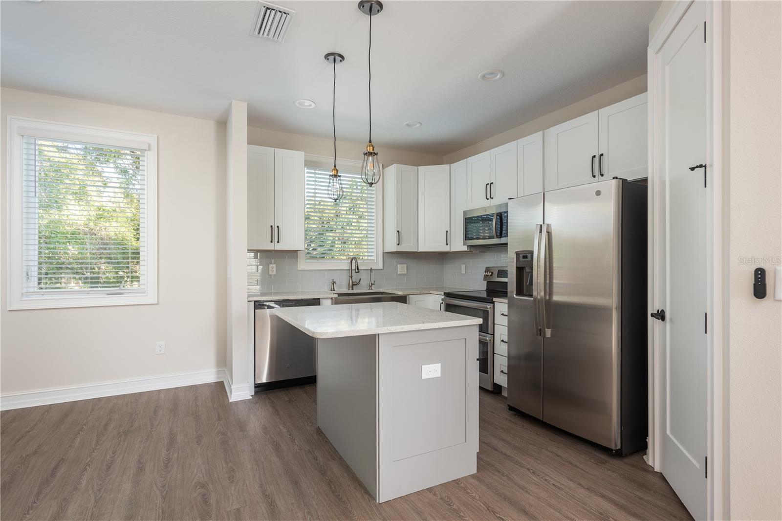 Large island with breakfast bar