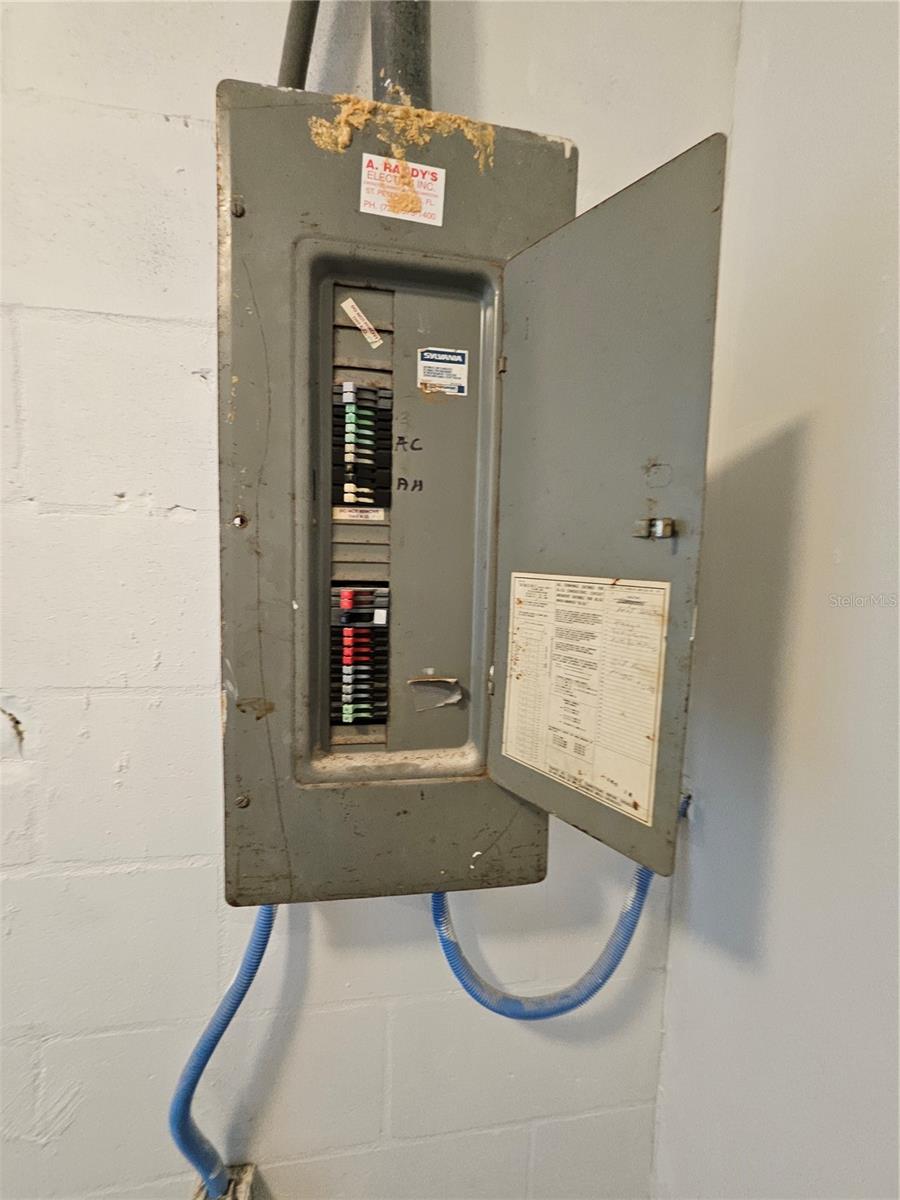 TB8423257