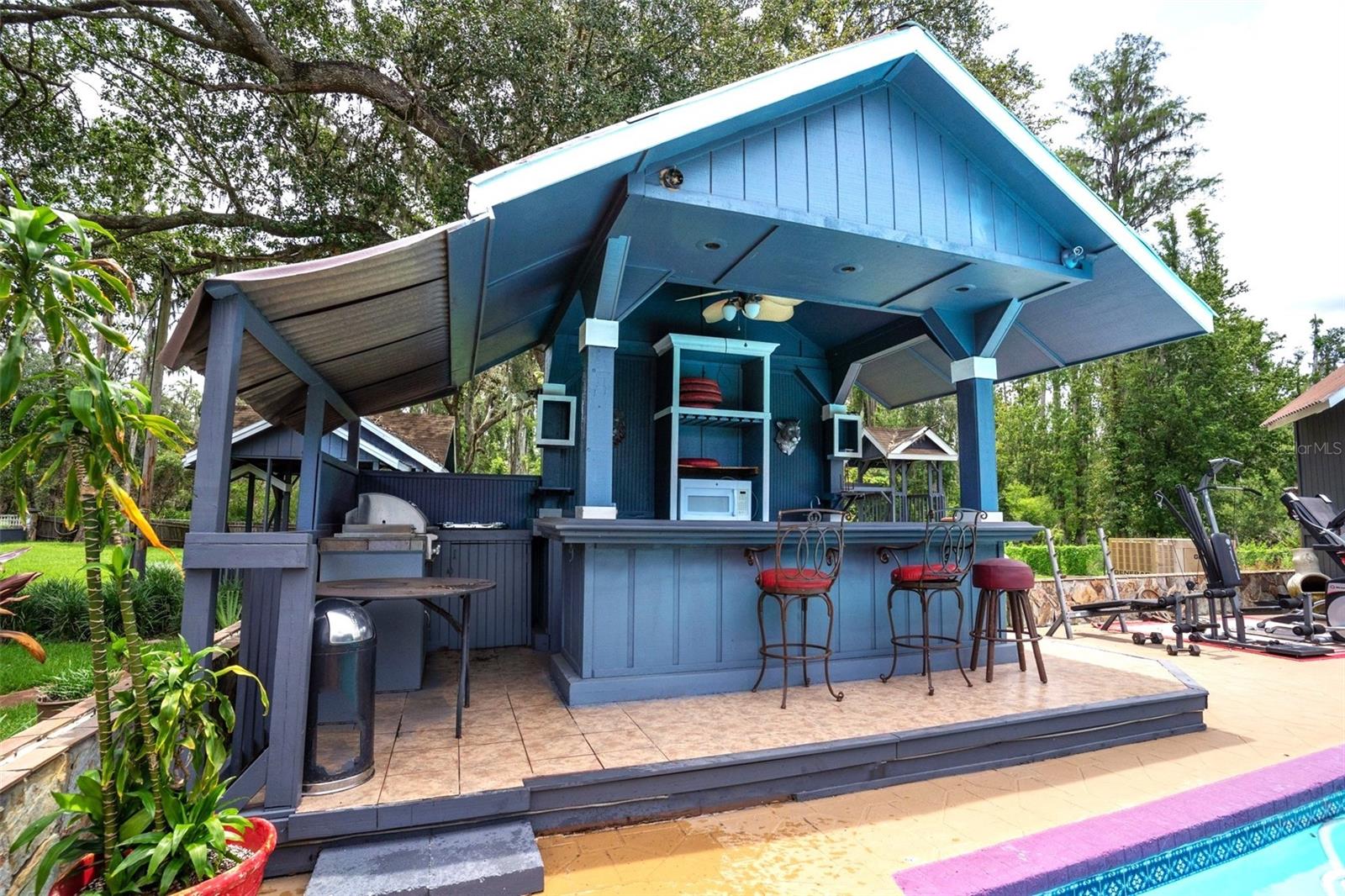 Main Outdoor Kitchen & Bar