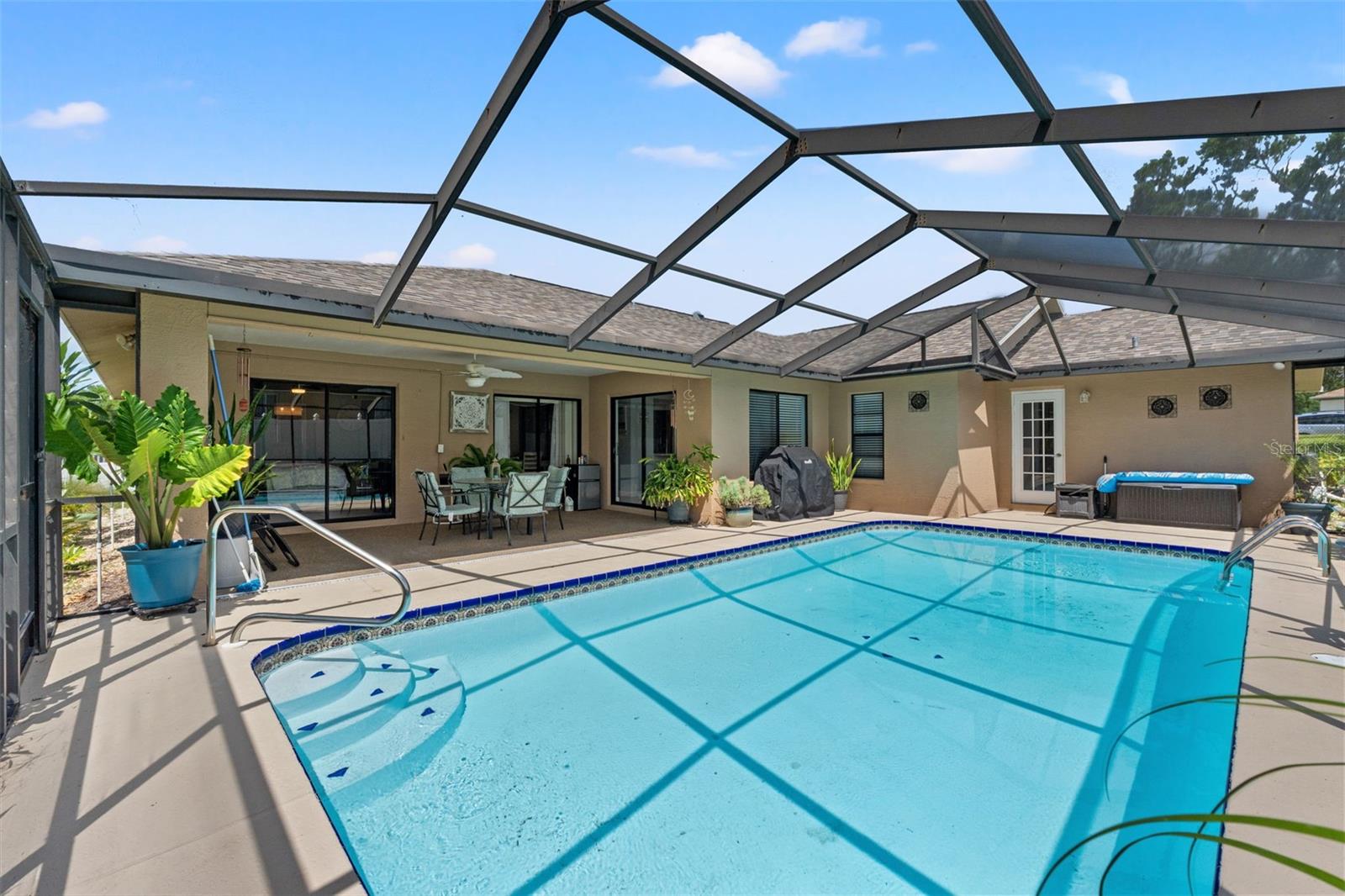 14'×28' pool!