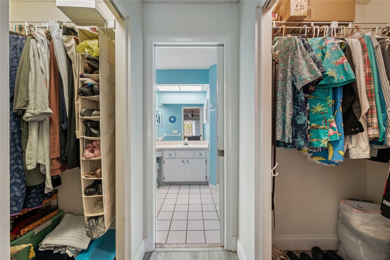 Walk-In-Closet.