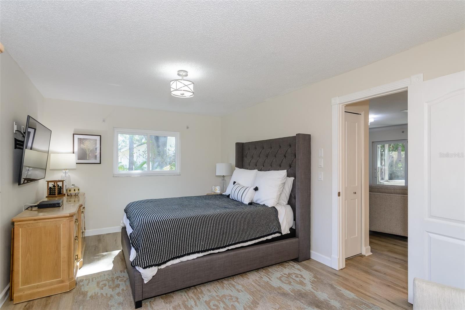 Guest bedroom