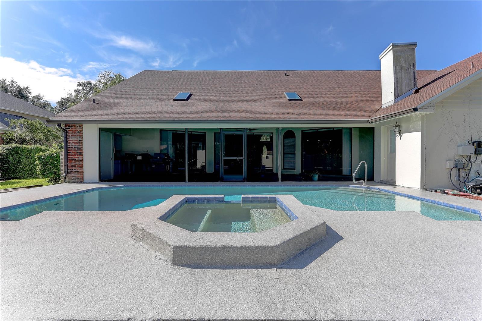 Hot Tub & Pool