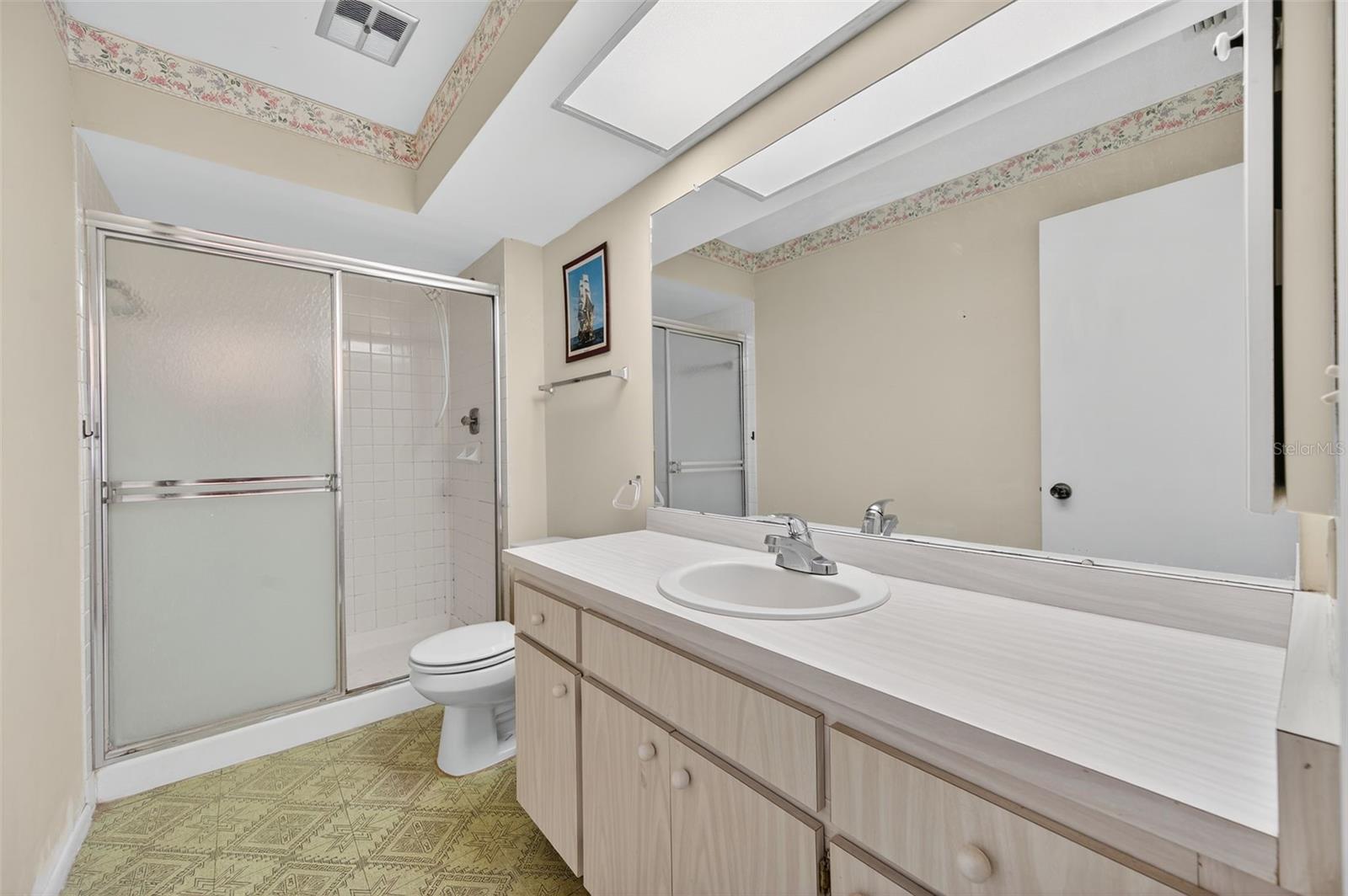 Primary En-Suite Bathroom