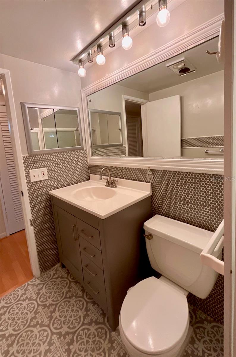 21-Guest bath vanity area