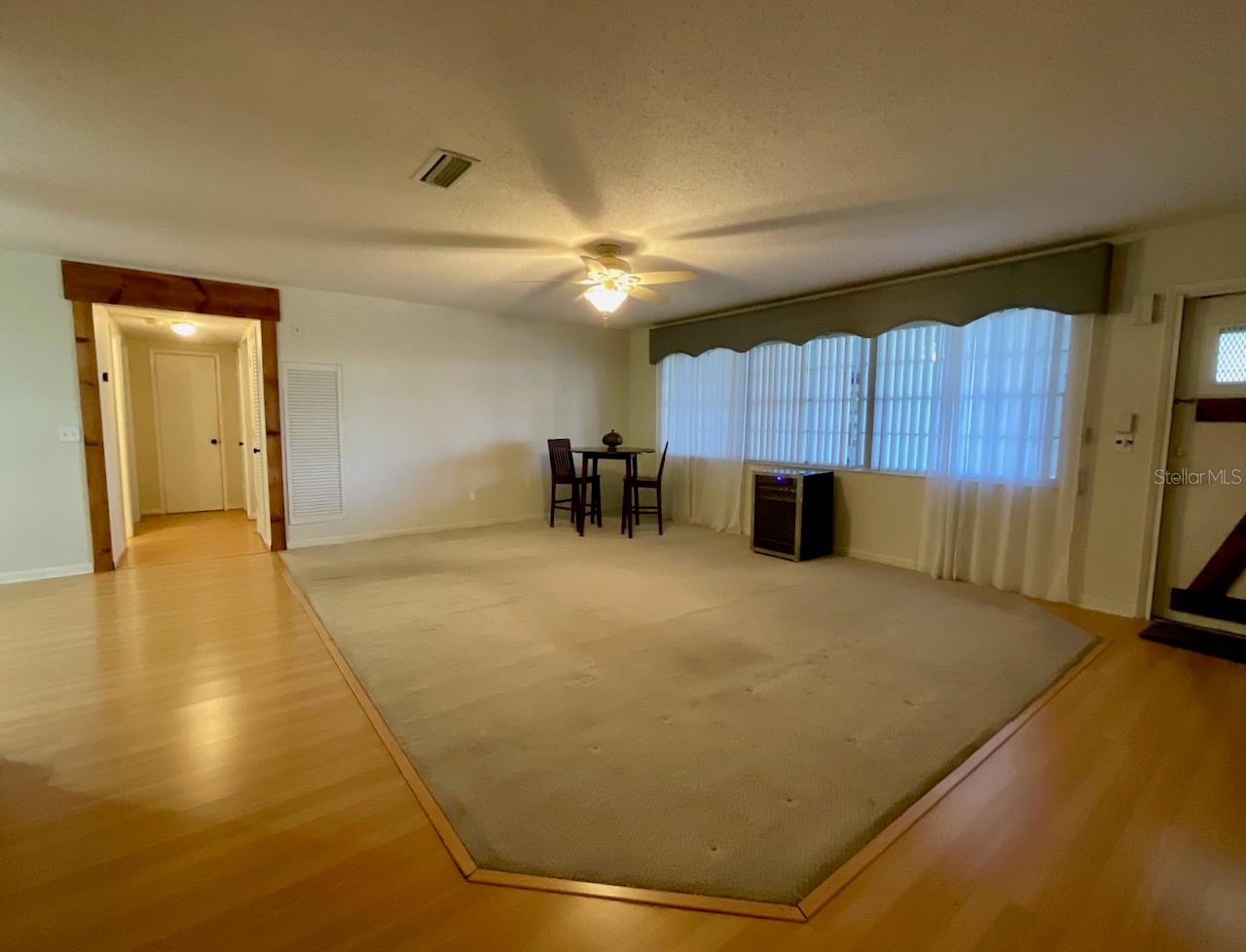 5-Living room with hall to bedrooms
