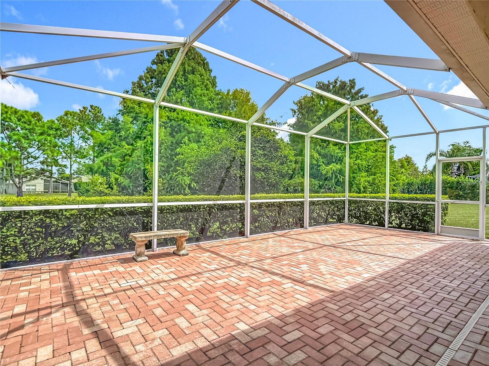 Oversized lanai approx 23 x 28